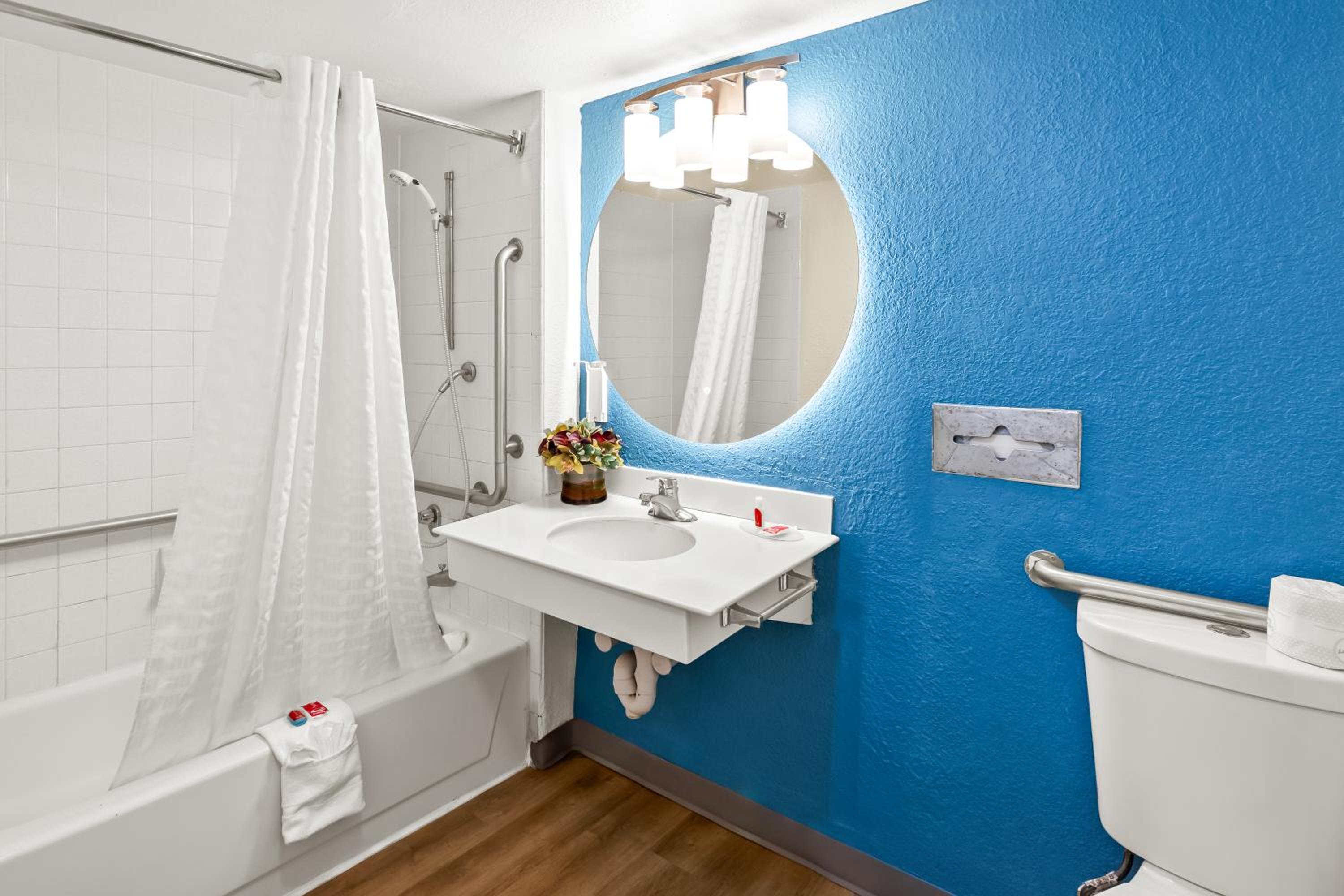King Room - Disability Access/Non Smoking  - Photo 4