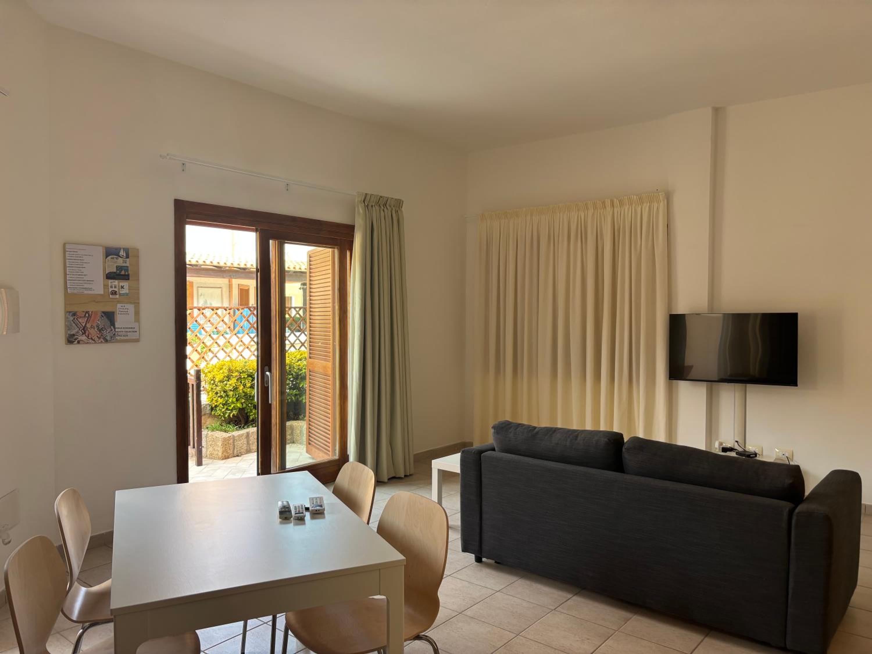 Two-Bedroom Apartment with Patio photo 1