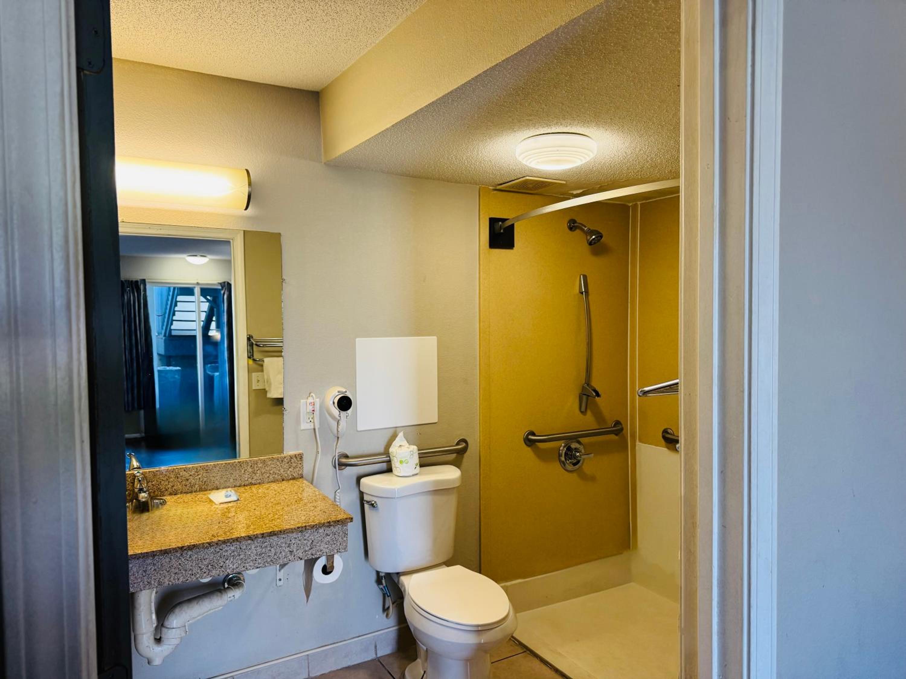 King Room with Roll-In Shower - Disability Access/Non Smoking