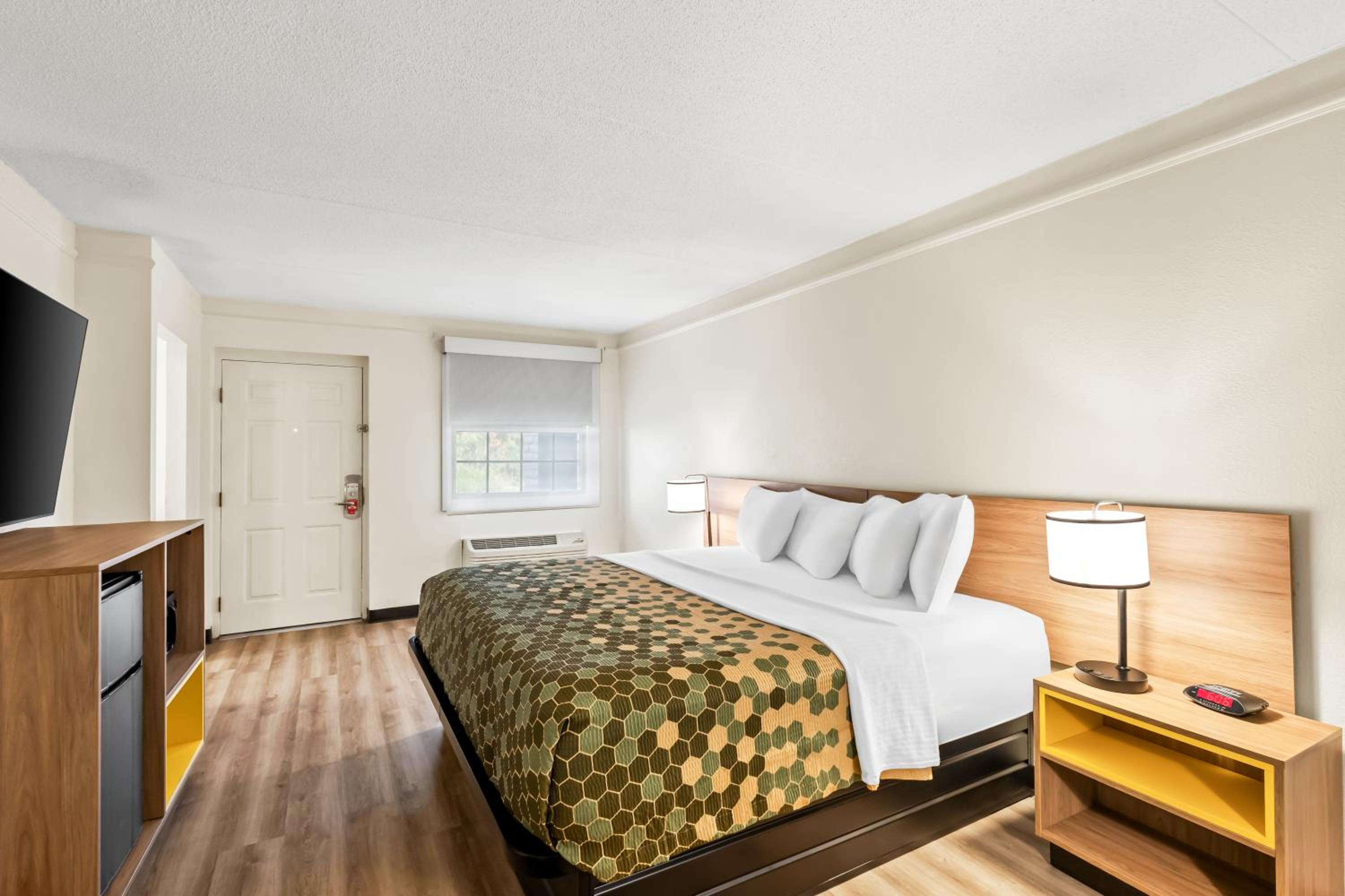 King Room - Non Smoking - Photo 1