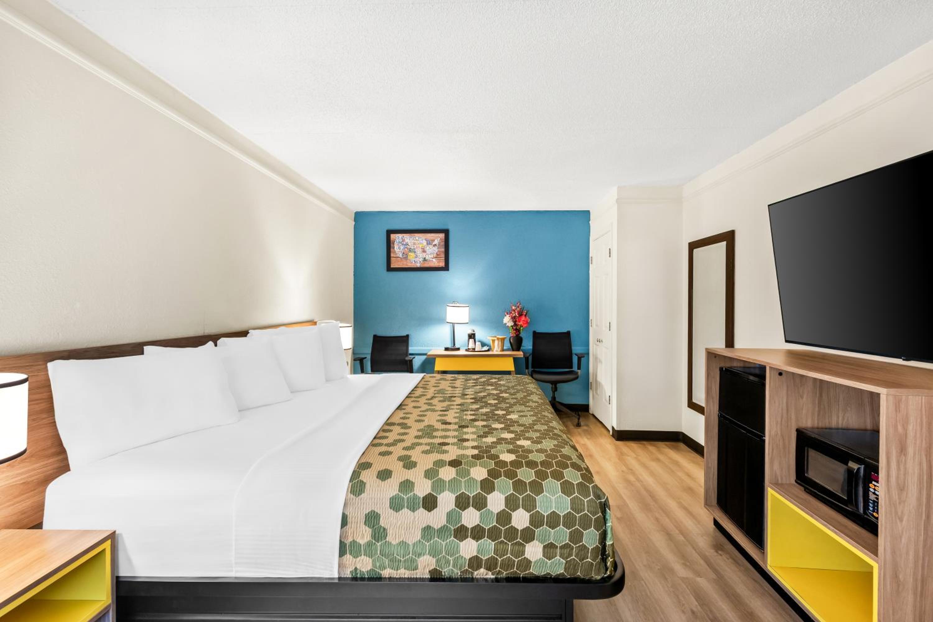 King Room - Non Smoking - Photo 2