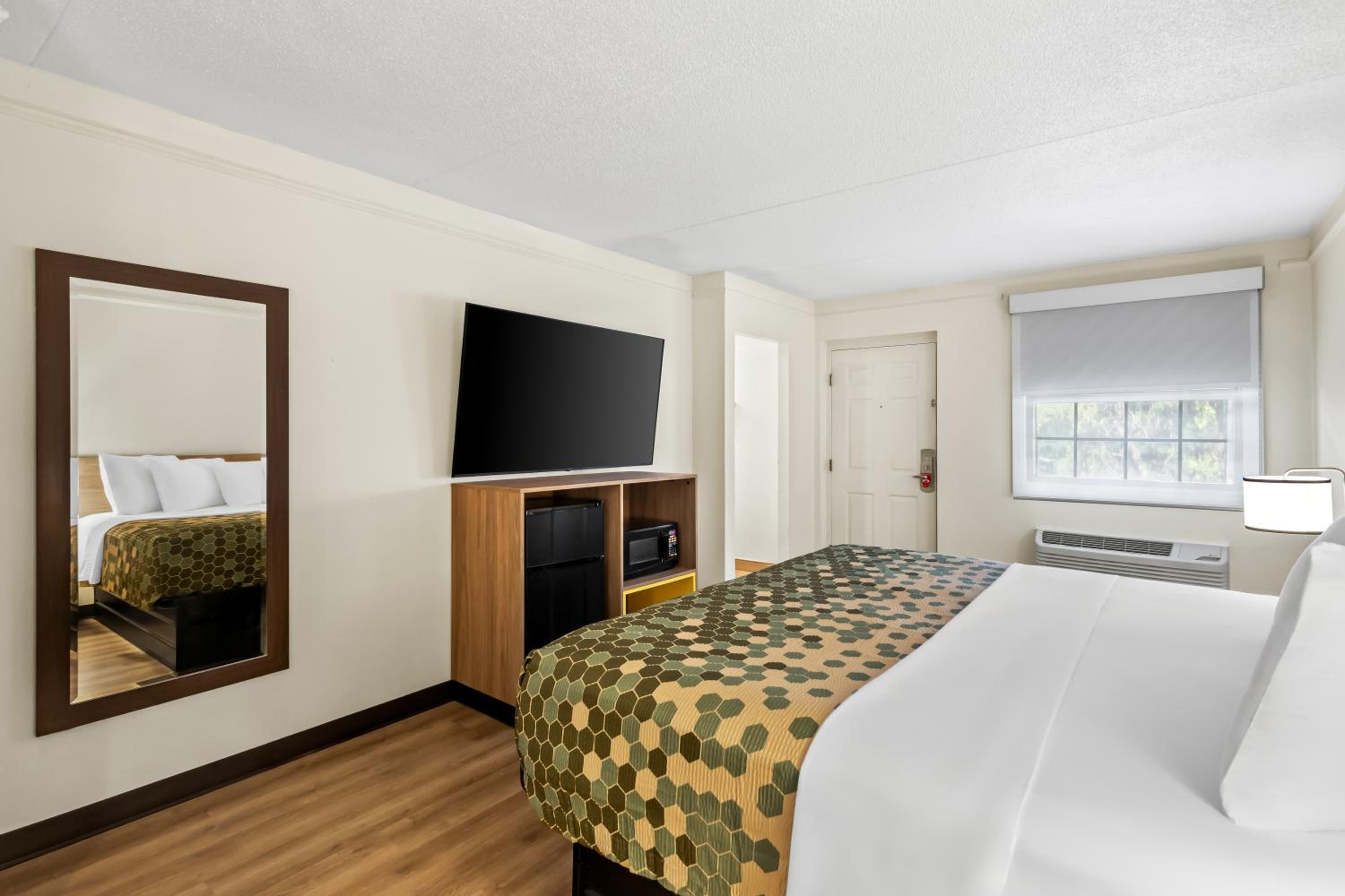 King Room - Non Smoking - Photo 4