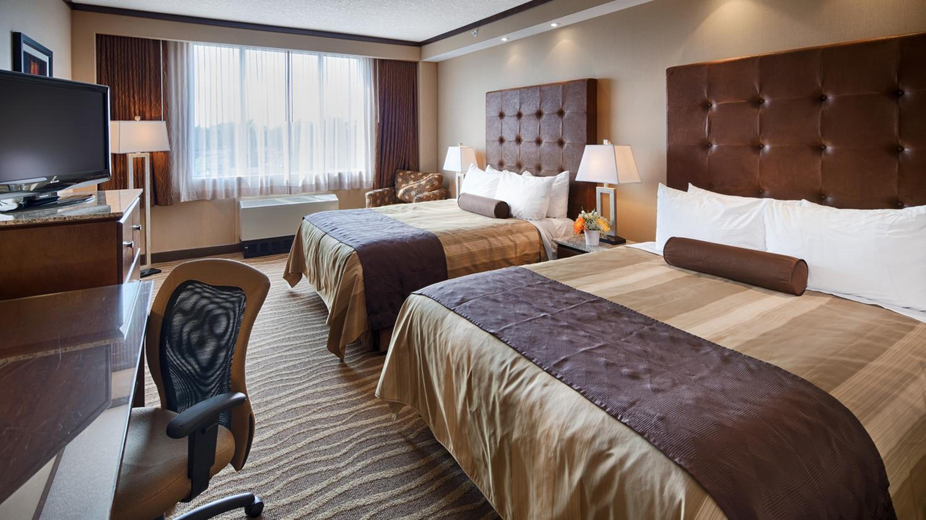 Queen Room with Two Queen Beds - Non-Smoking - Photo 1
