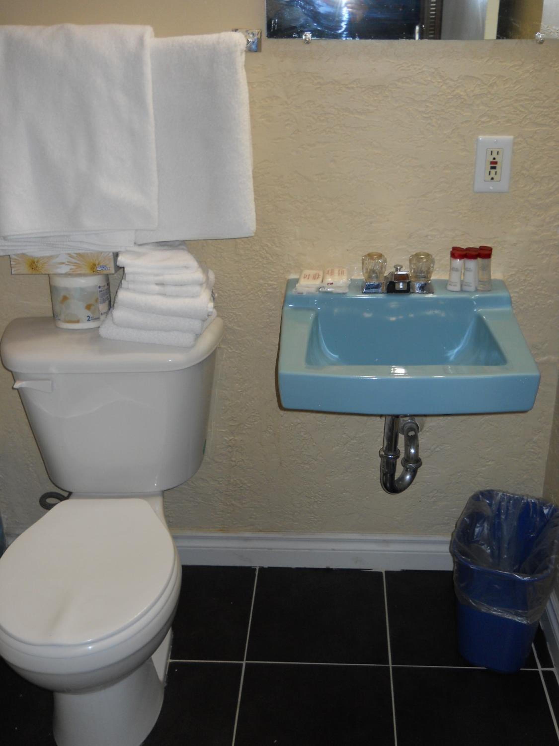 Queen Suite - Photo 2