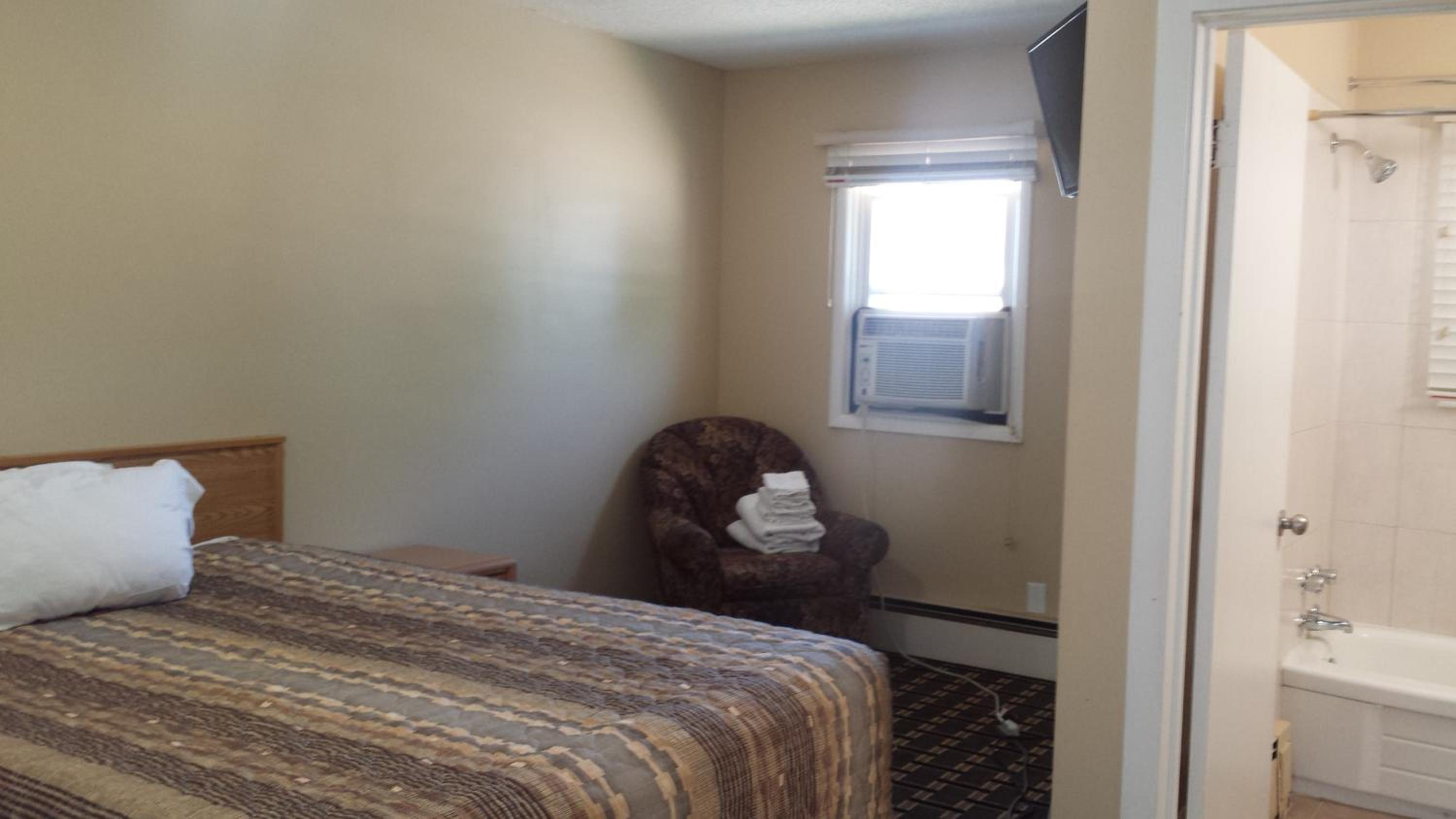 Queen Suite - Photo 5