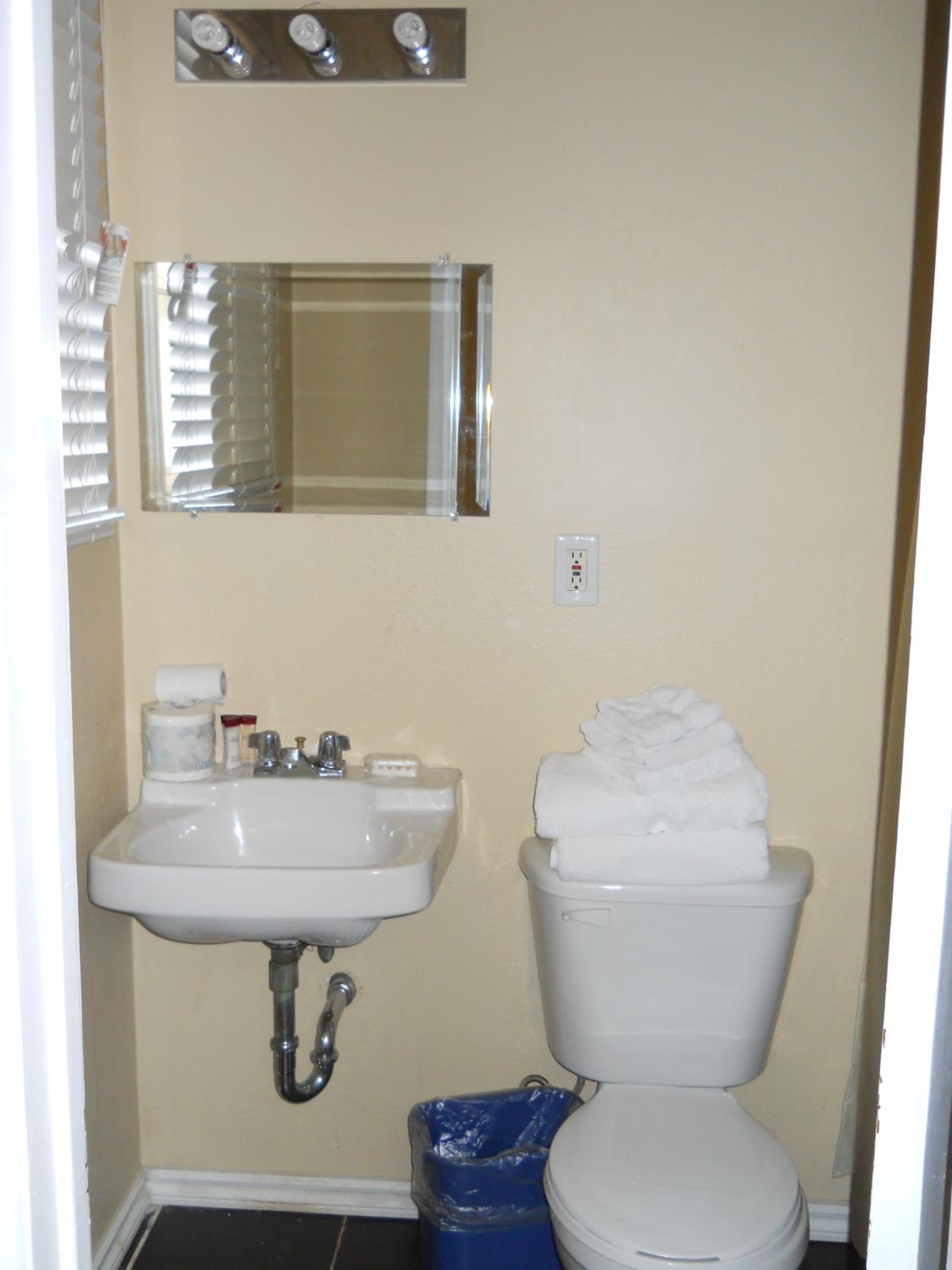 Queen Suite - Photo 4