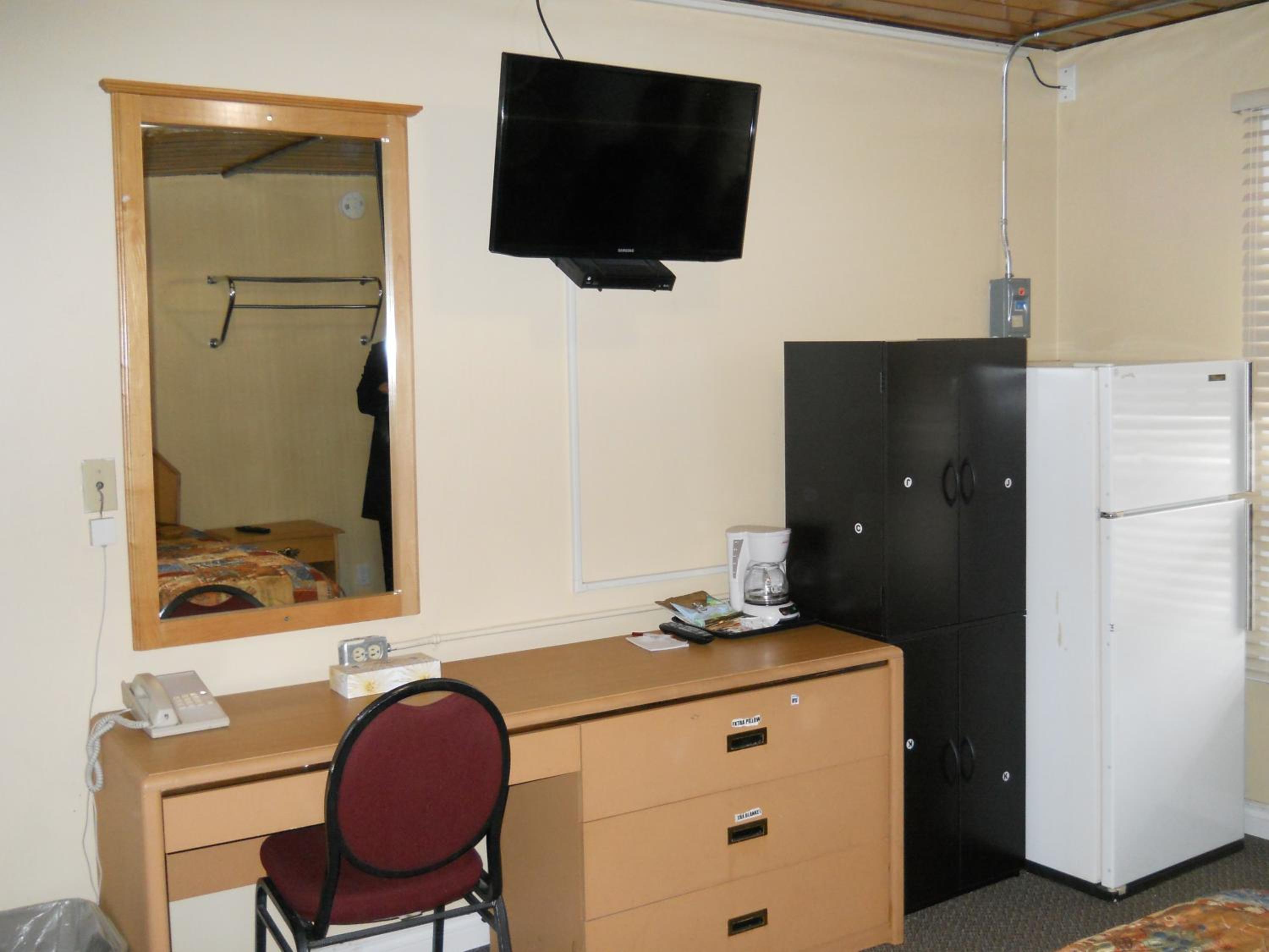 Queen Suite - Photo 8