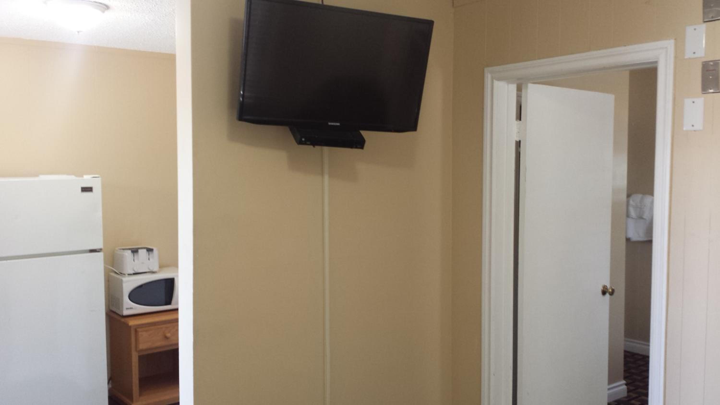Two-Bedroom Suite - Photo 5