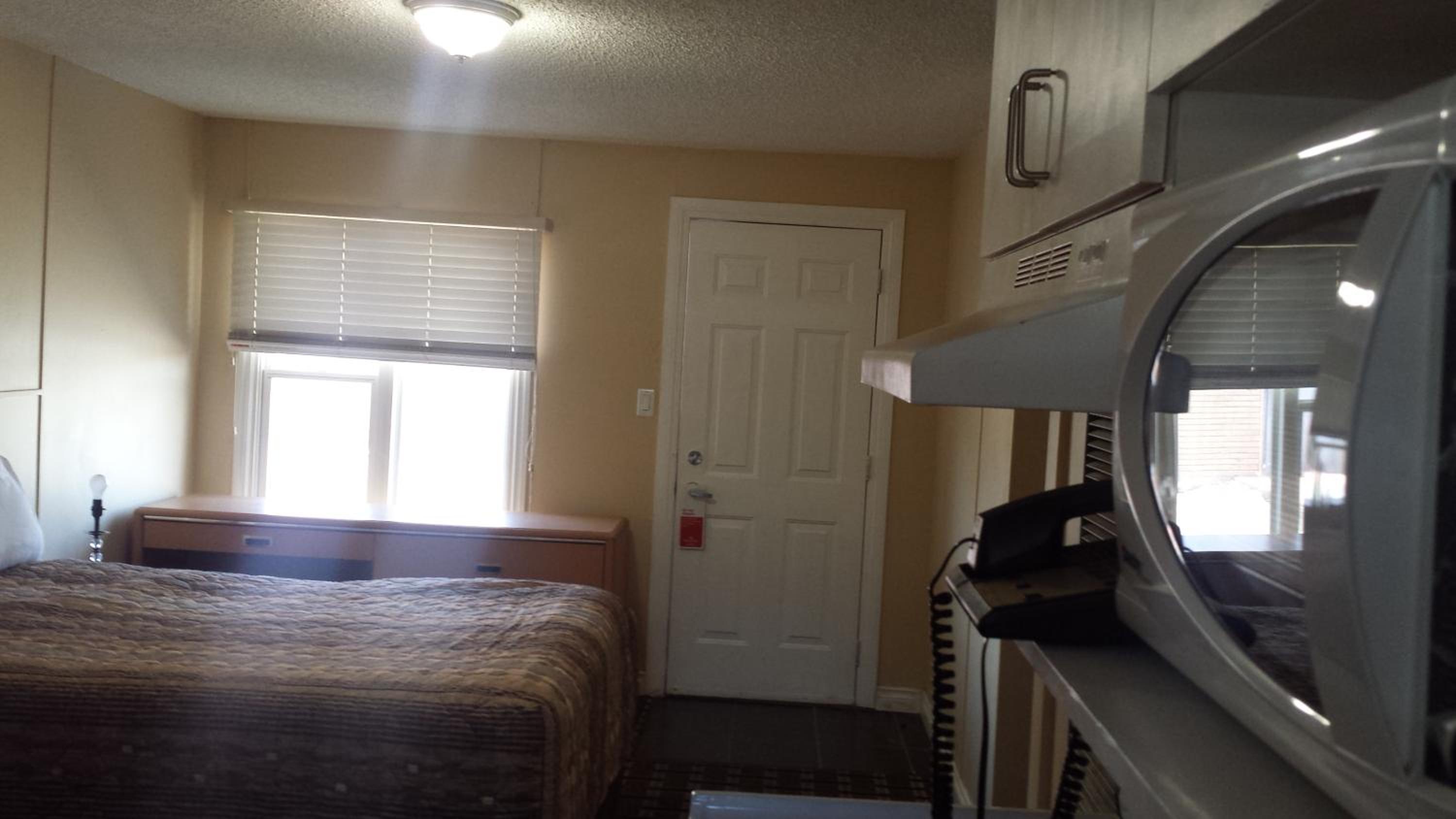 Two-Bedroom Suite - Photo 2