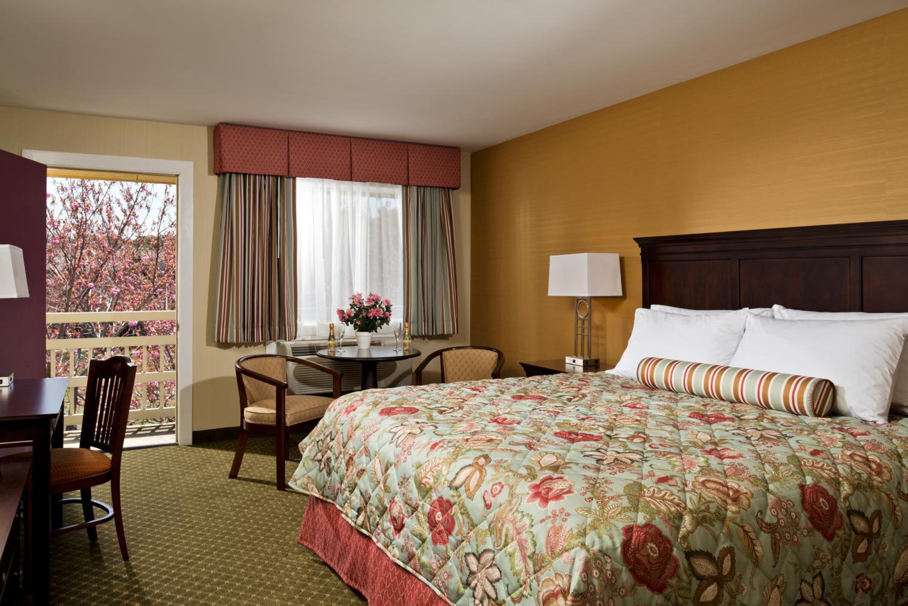 King Room with Courtyard View