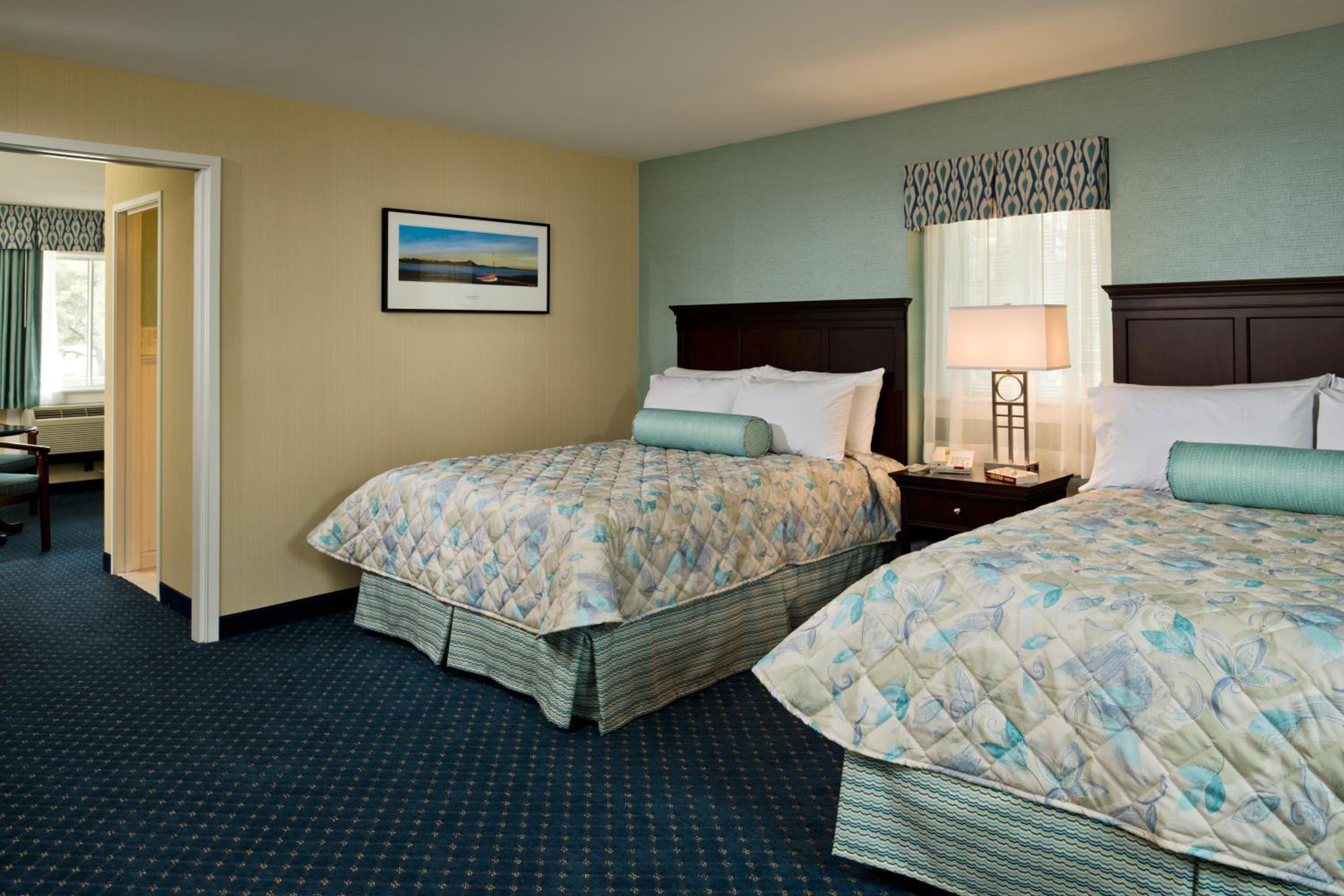 Queen Suite with Two Queen Beds and Courtyard View photo 1
