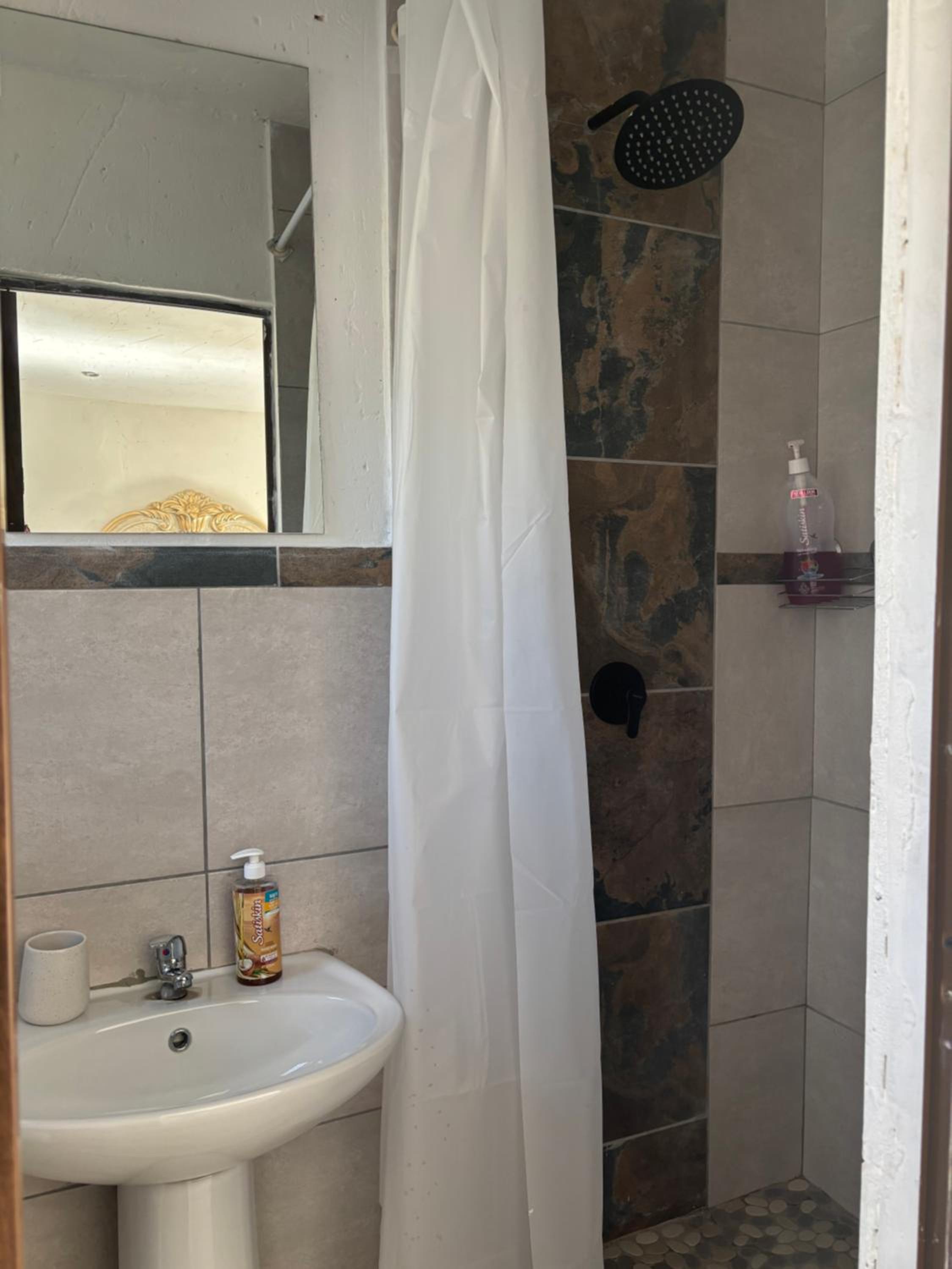 Deluxe Double Room (2 Adults + 1 Child)