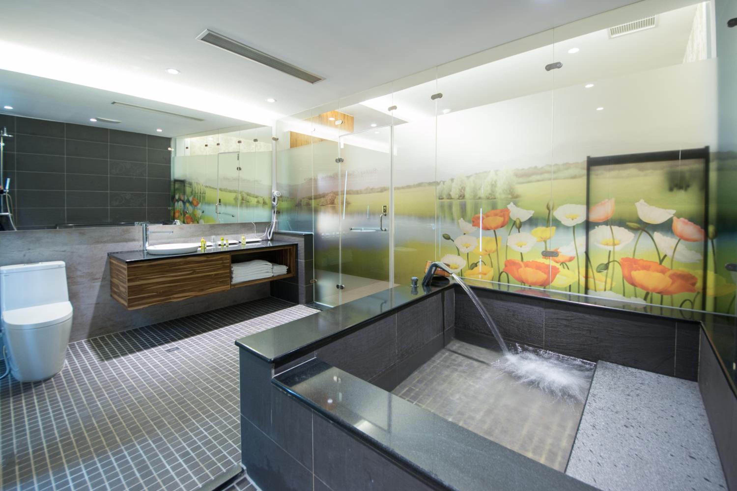 Family Suite (6 Adults)