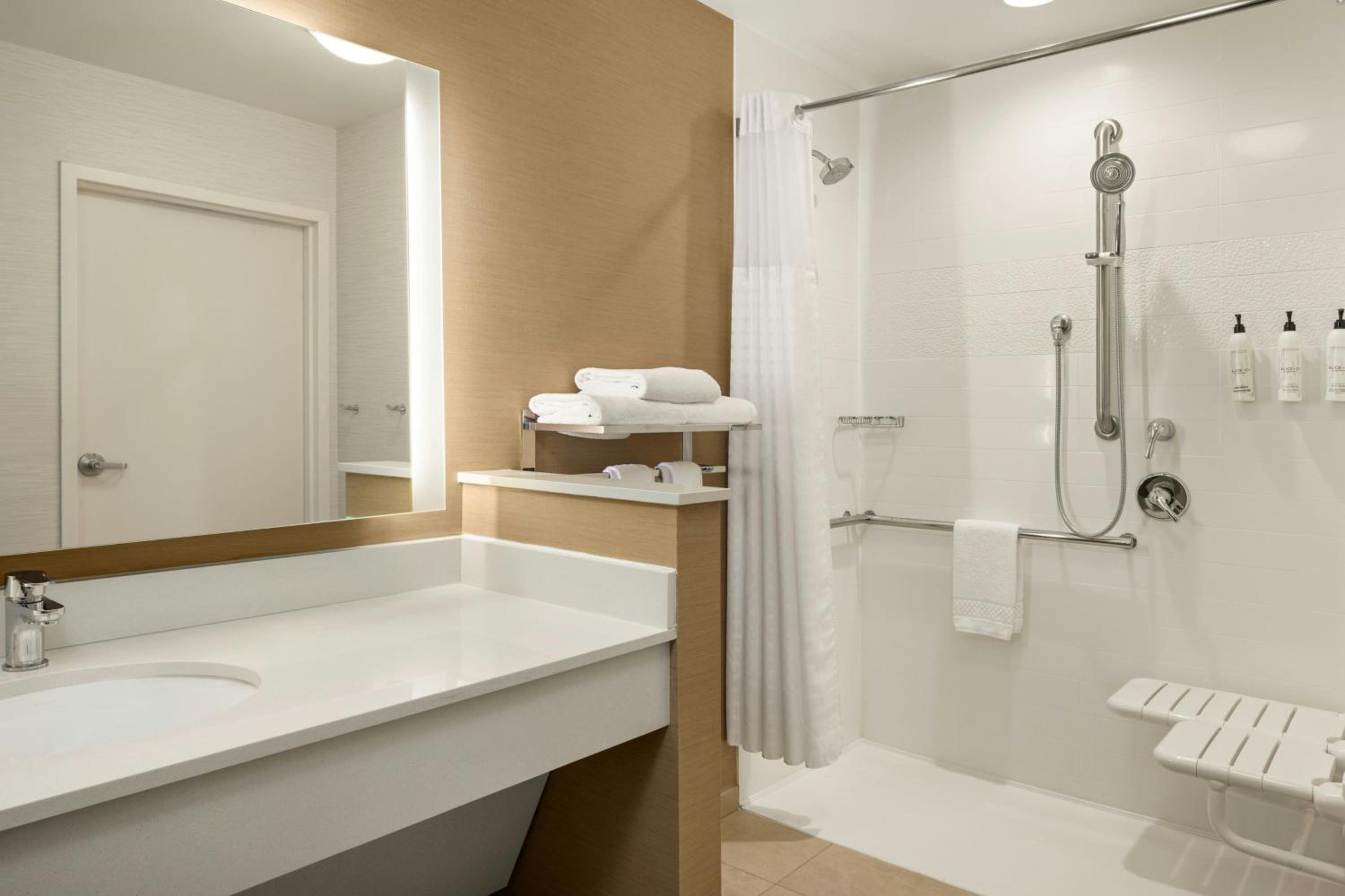 Queen Room with Two Queen Beds and Roll-in Shower - Mobility and Hearing Accessible photo 2