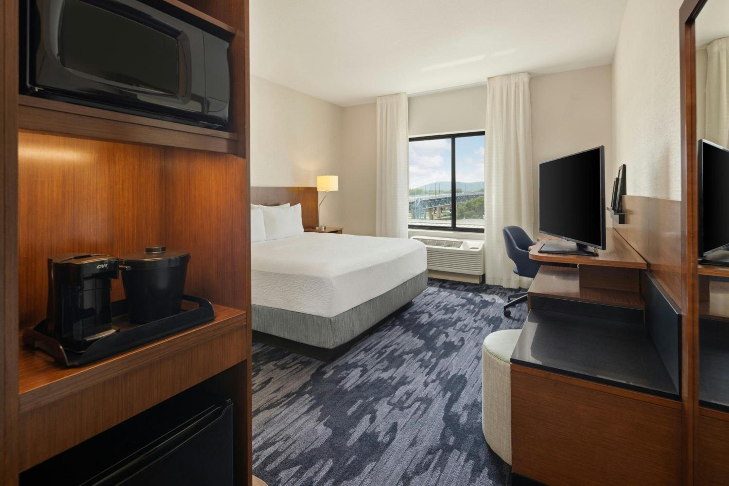King Room - Hearing Accessible photo 1
