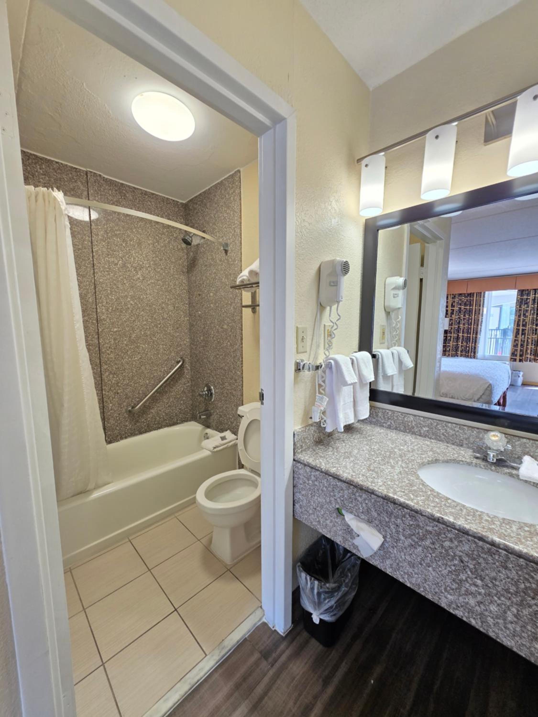 Double Room - Disability Access photo 3