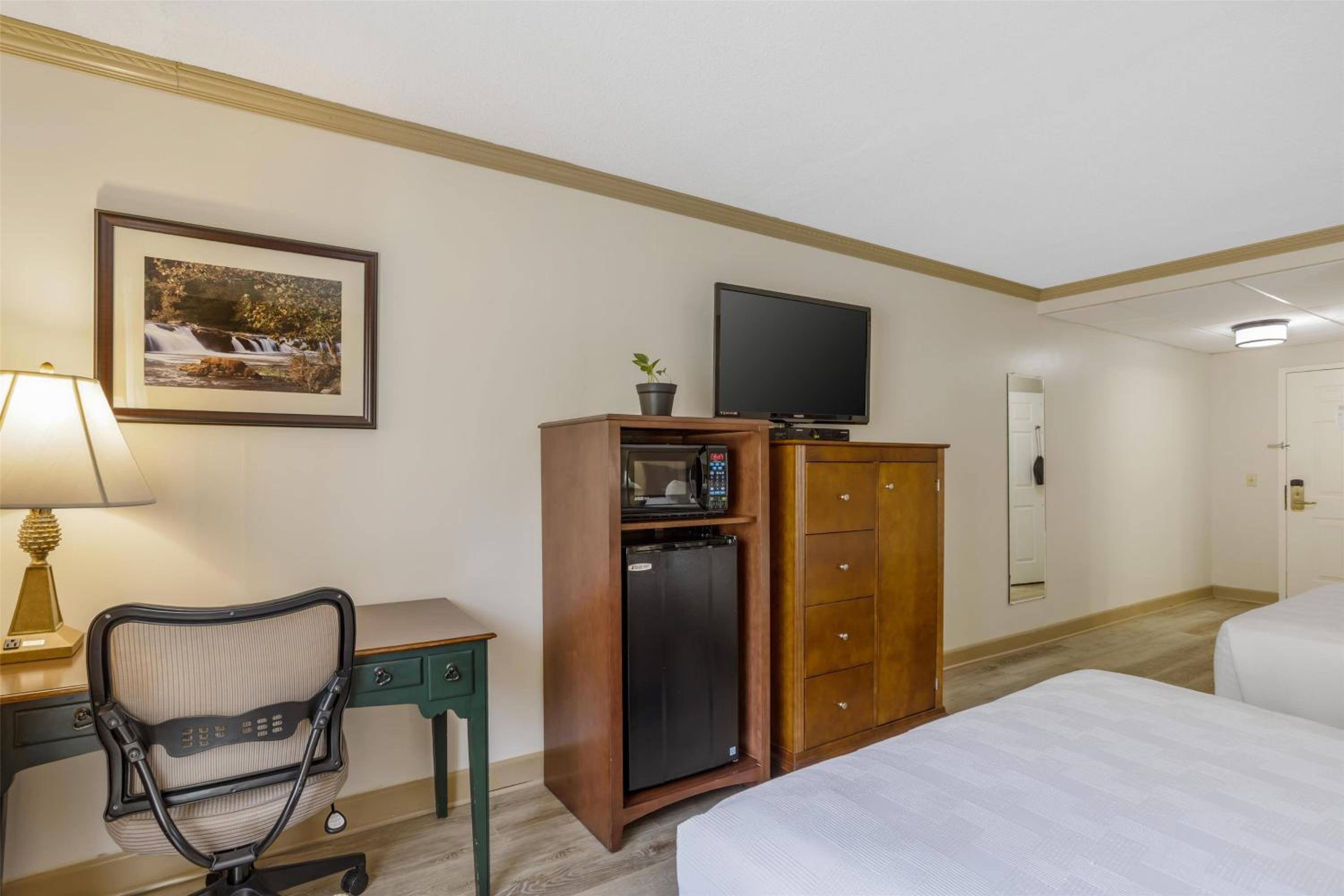 Double Room with Two Double Beds and Roll-In Shower - Disability Access/Non-Smoking photo 3