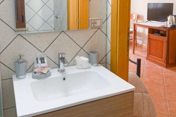 Triple Room with Garden View photo 3