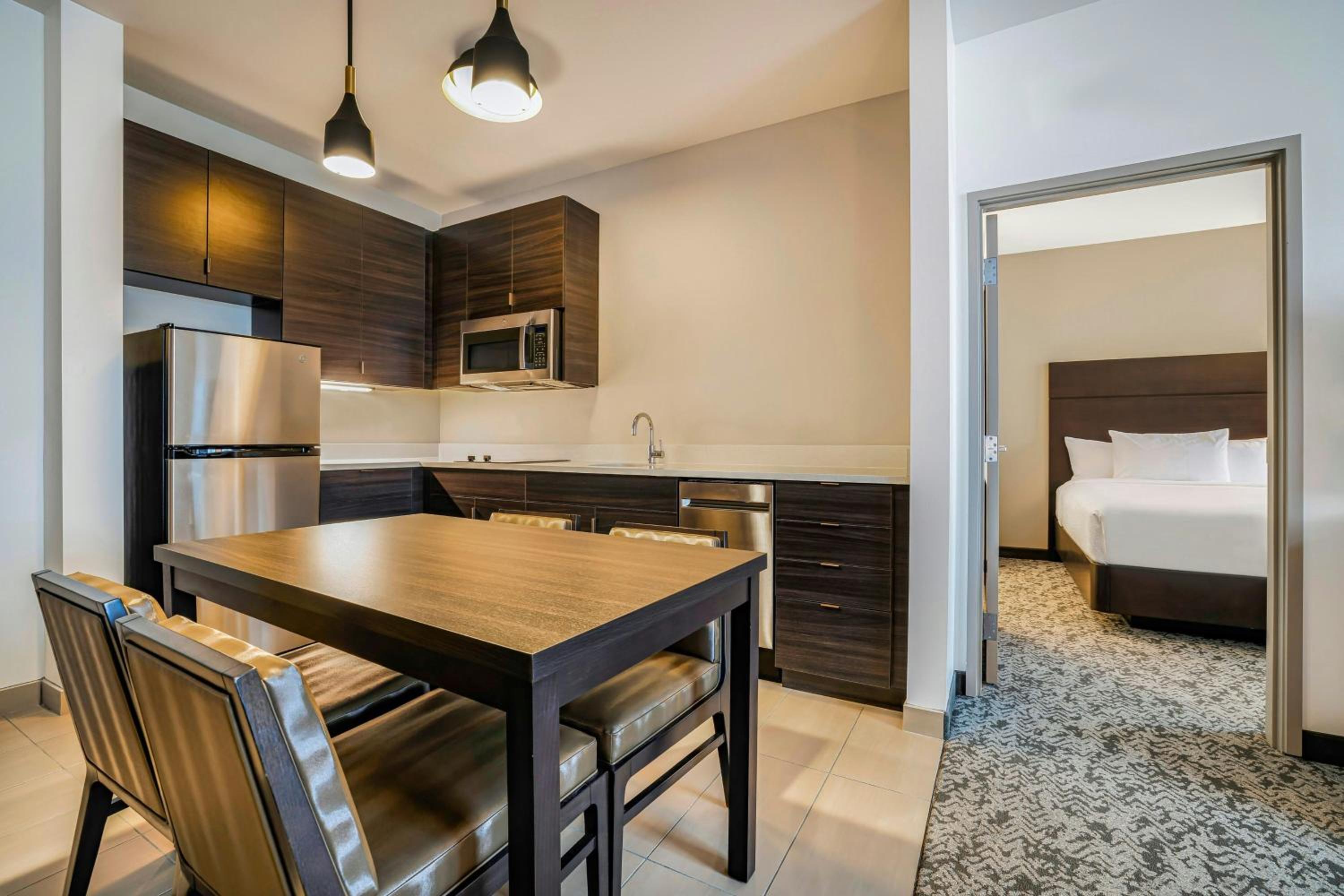 One-Bedroom Suite with Two Queen Beds and Sofa Bed - Photo 2