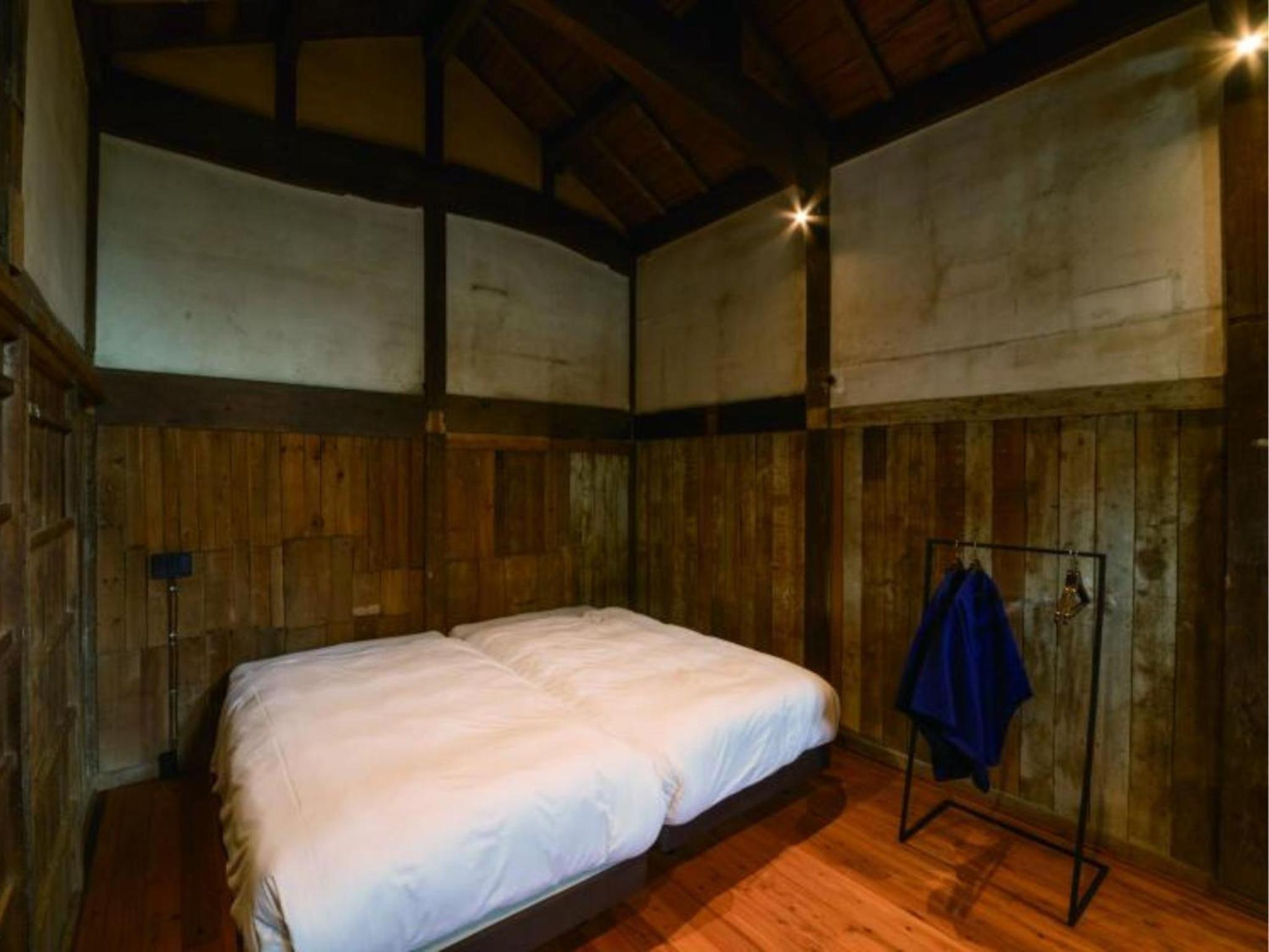 Twin Room with Bathroom - Photo 4