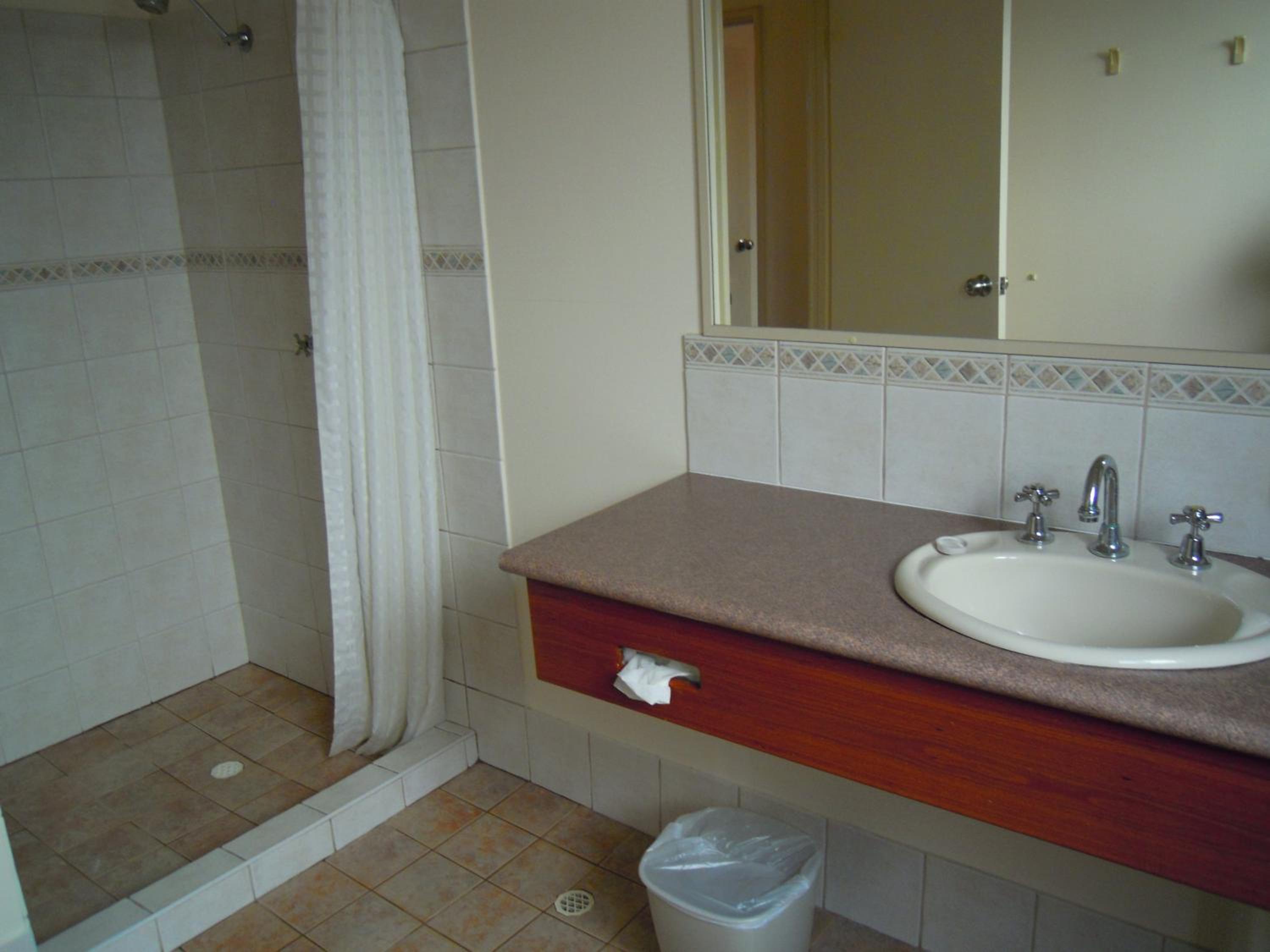 Deluxe Queen Room - Photo 4