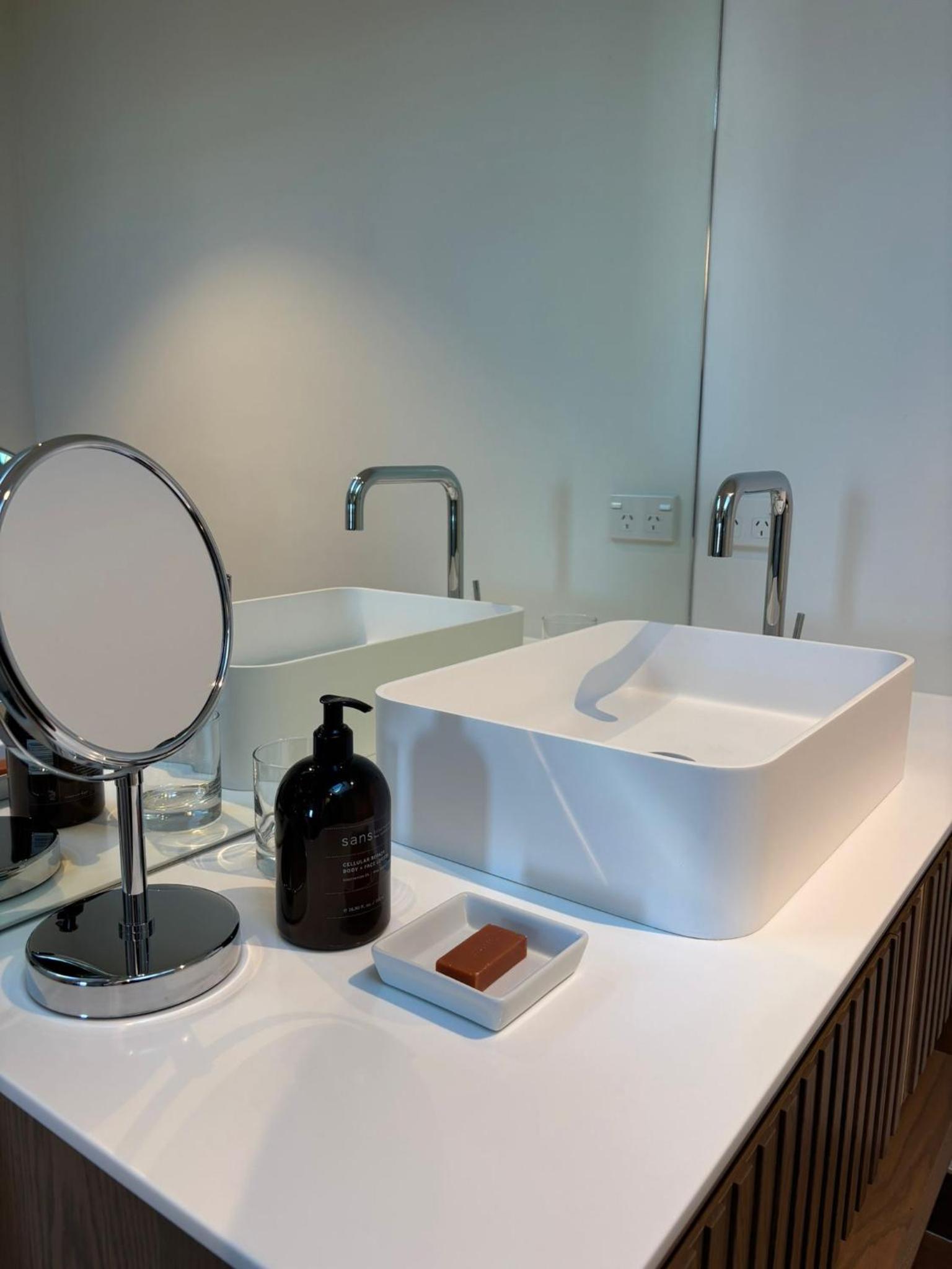 Deluxe One-Bedroom Apartment - Photo 1
