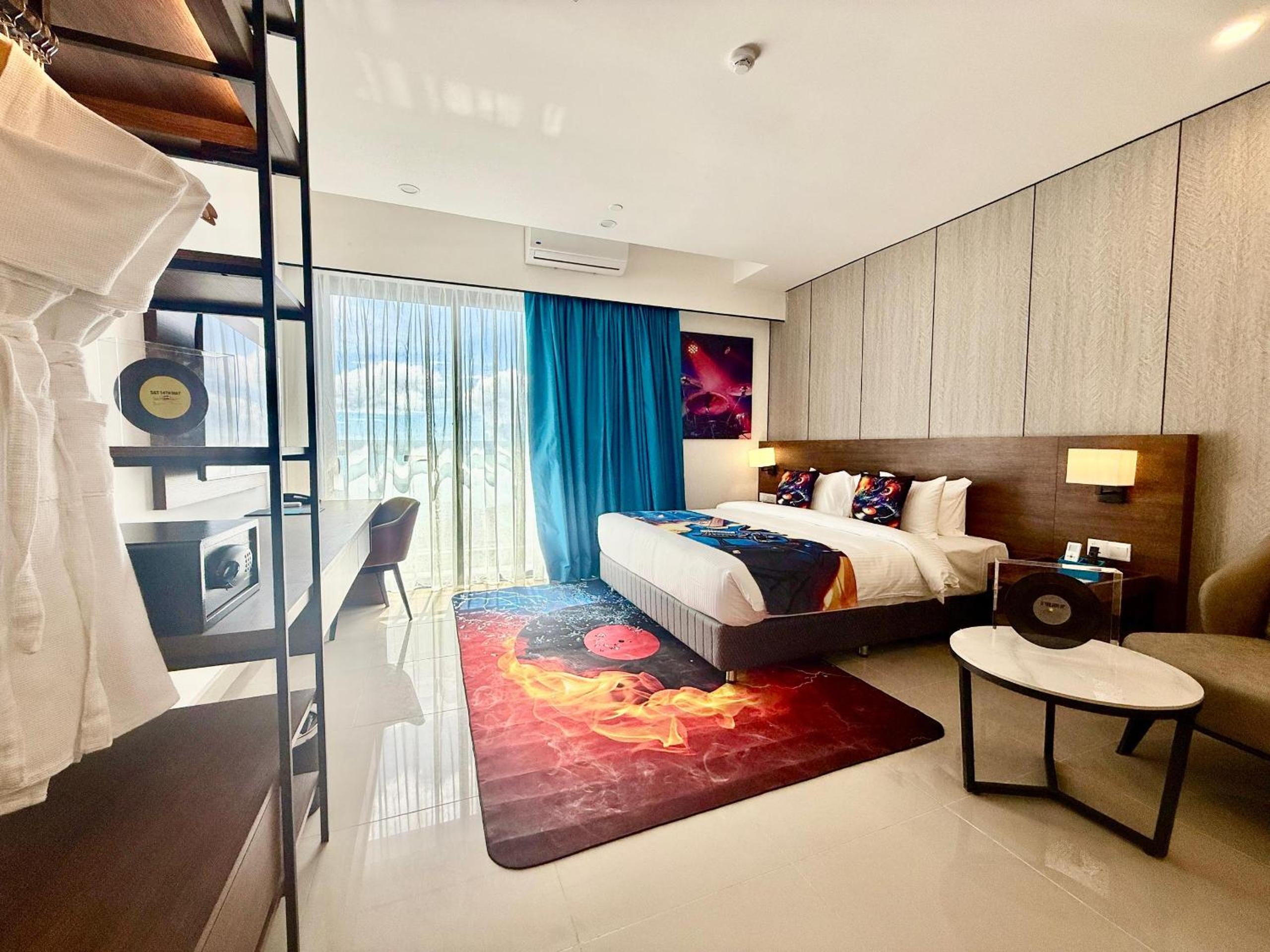 Deluxe King Room