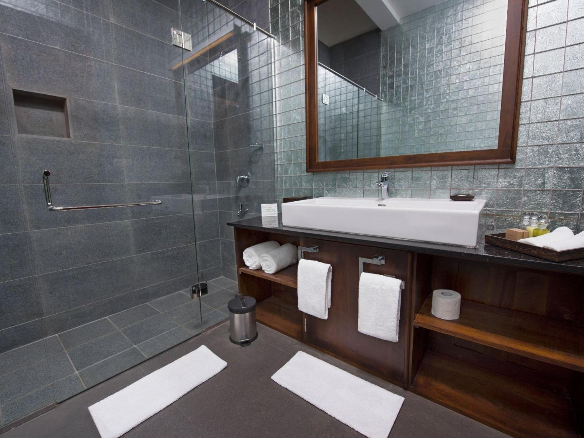 King Room with Balcony photo 2