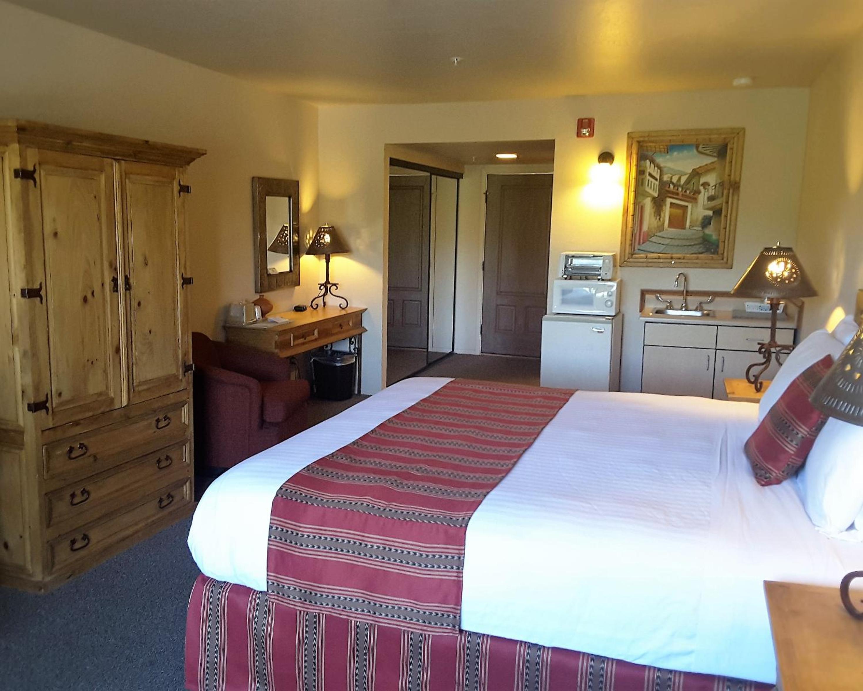Deluxe King Room photo 3