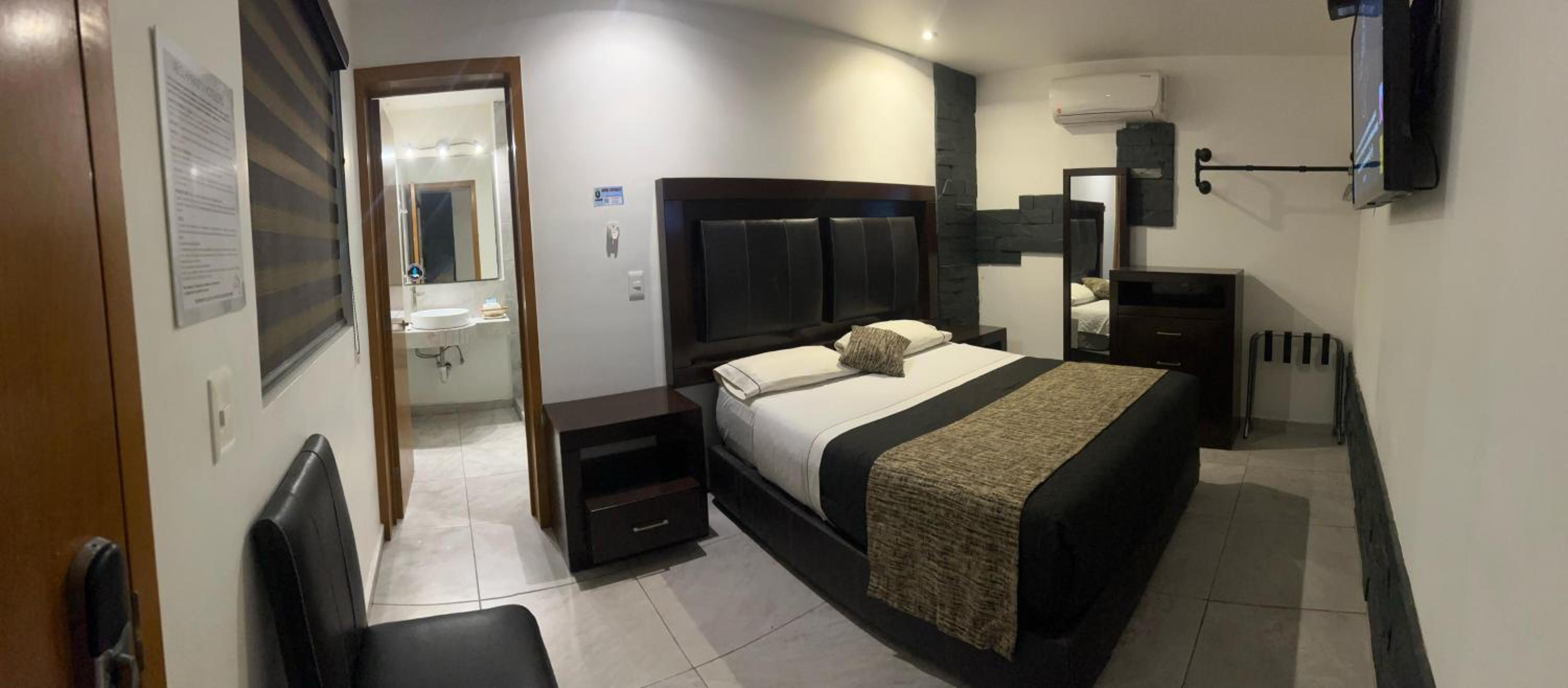 Budget Double Room photo 3