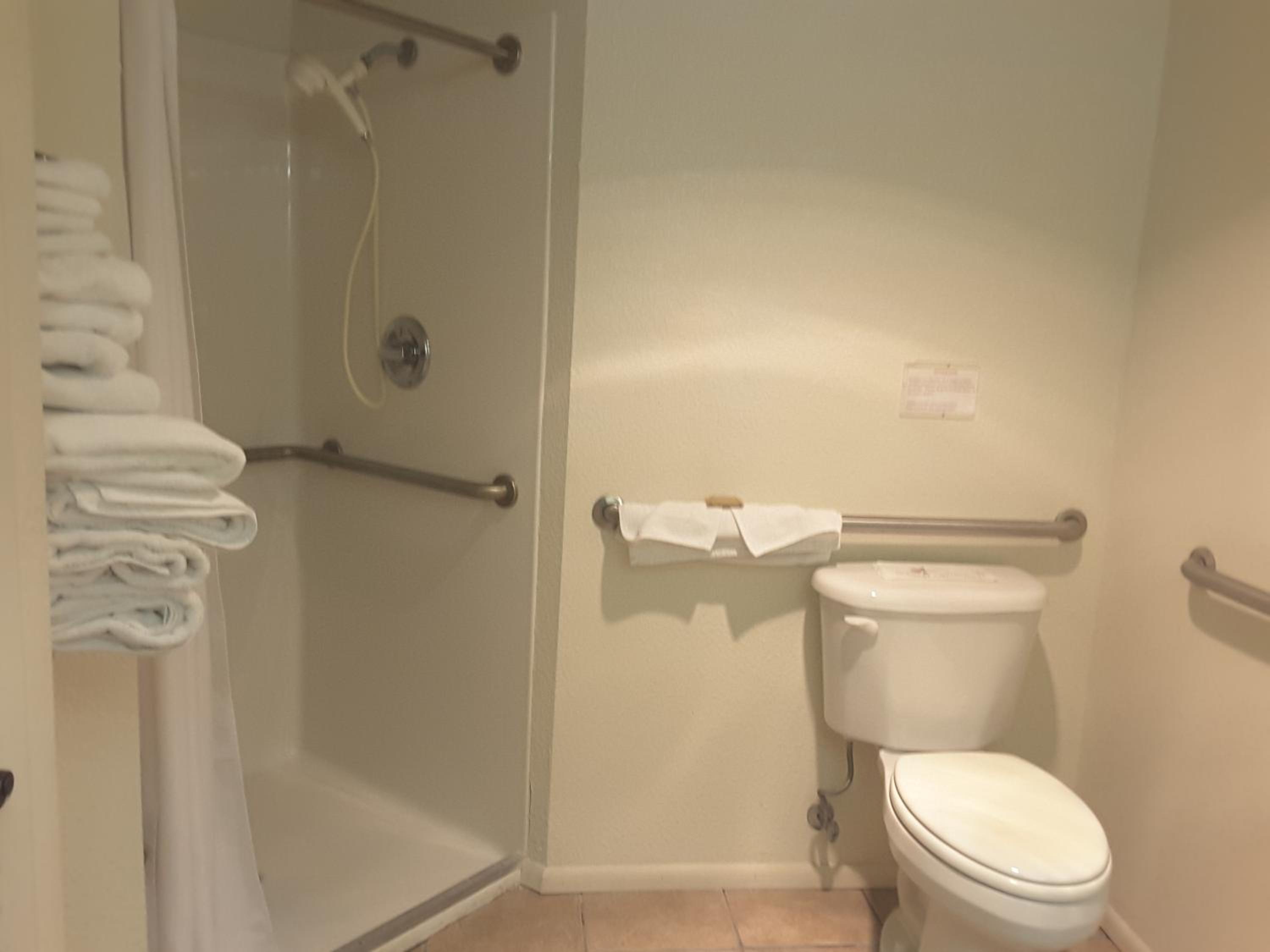 Queen Room - Disability Access photo 3