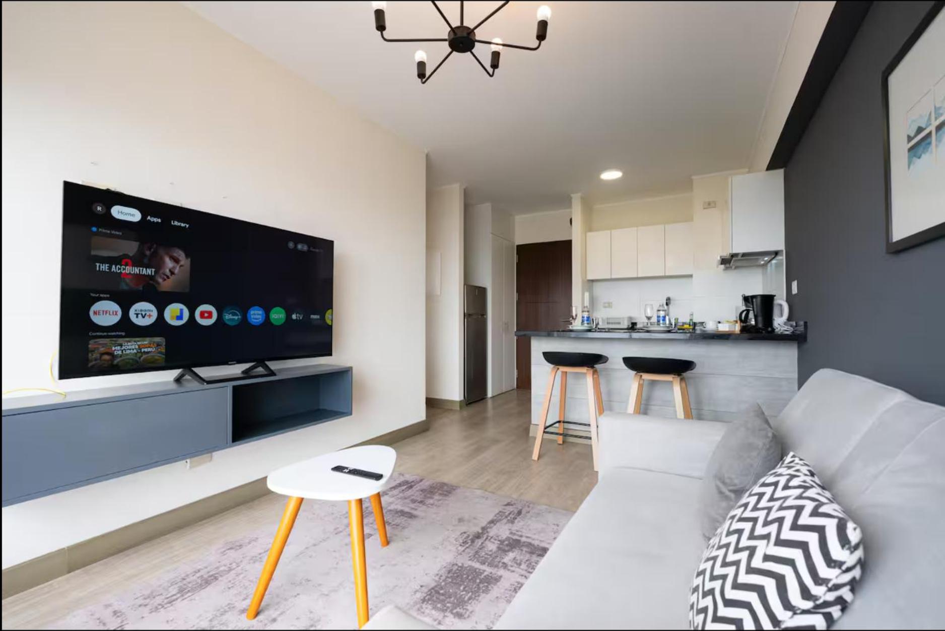 One-Bedroom Apartment with Balcony and Sea View photo 2