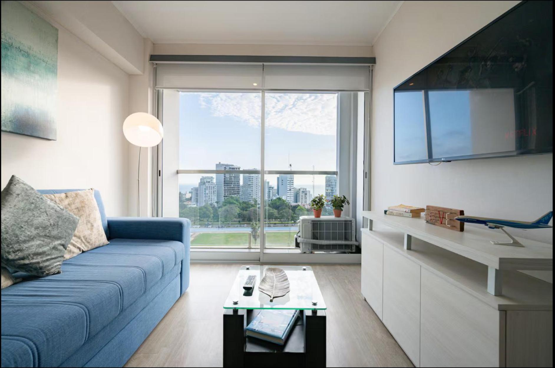 One-Bedroom Apartment with Sea View and Balcony photo 2
