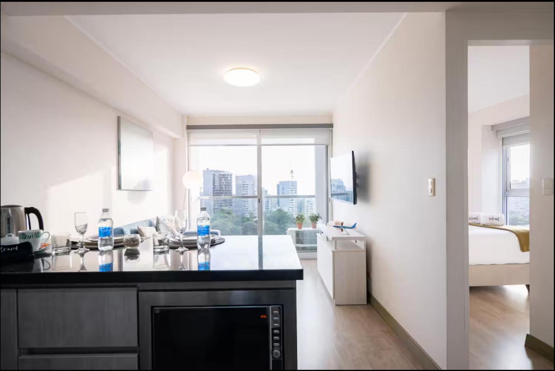 One-Bedroom Apartment with Sea View and Balcony photo 3