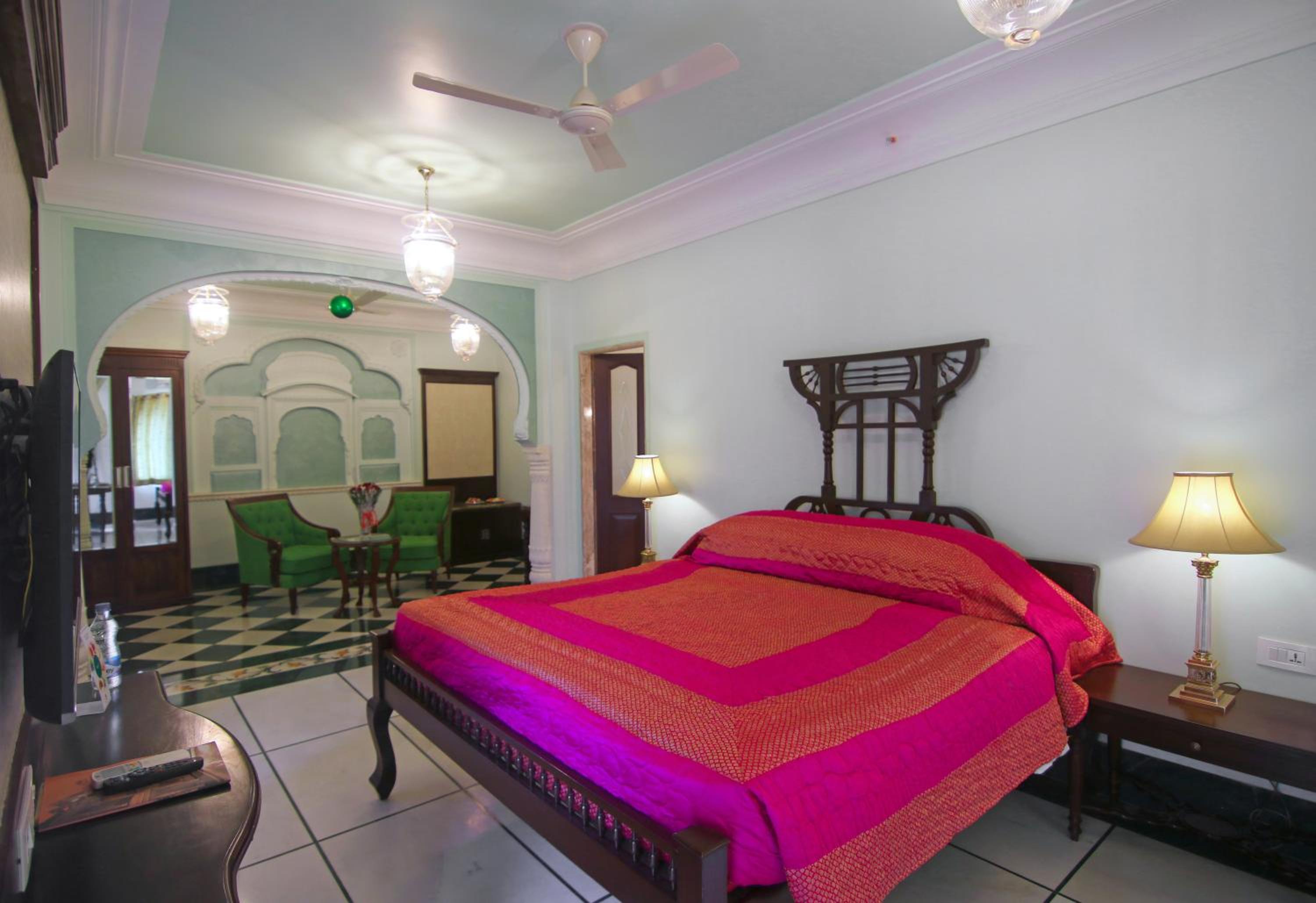 Suite: 20% off on session of Spa, 10% off on food & beverage services, 15 % off On Laundry