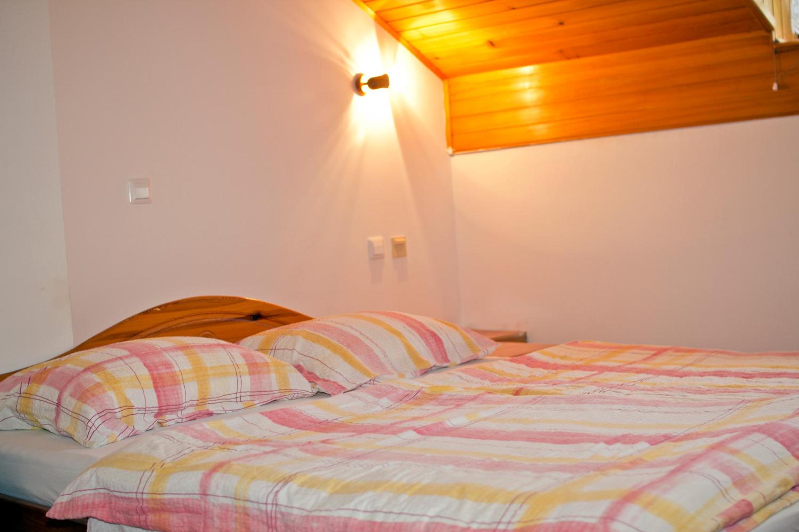 Double Room with Private Bathroom - Photo 2