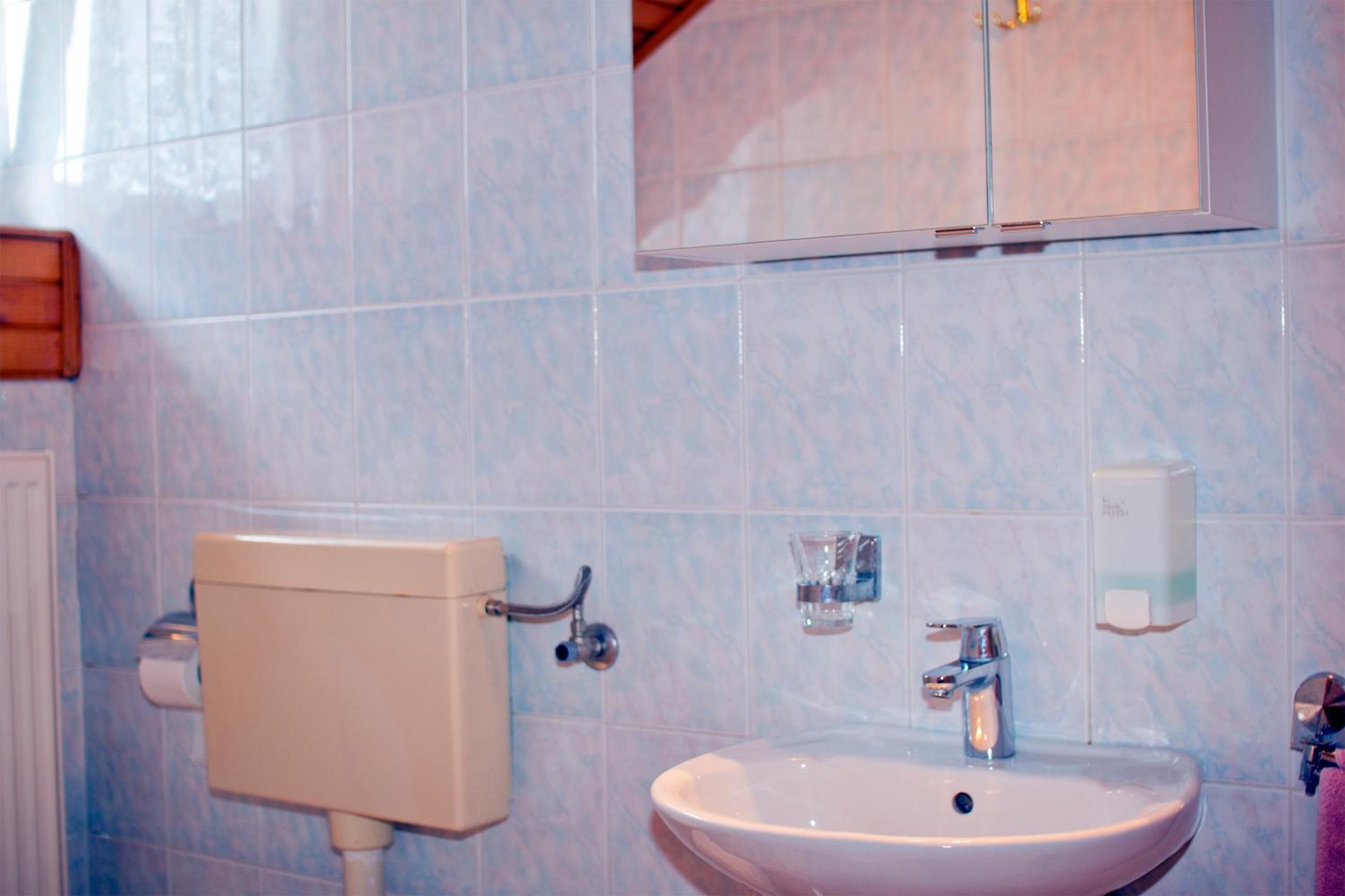 Double Room with Private Bathroom - Photo 6