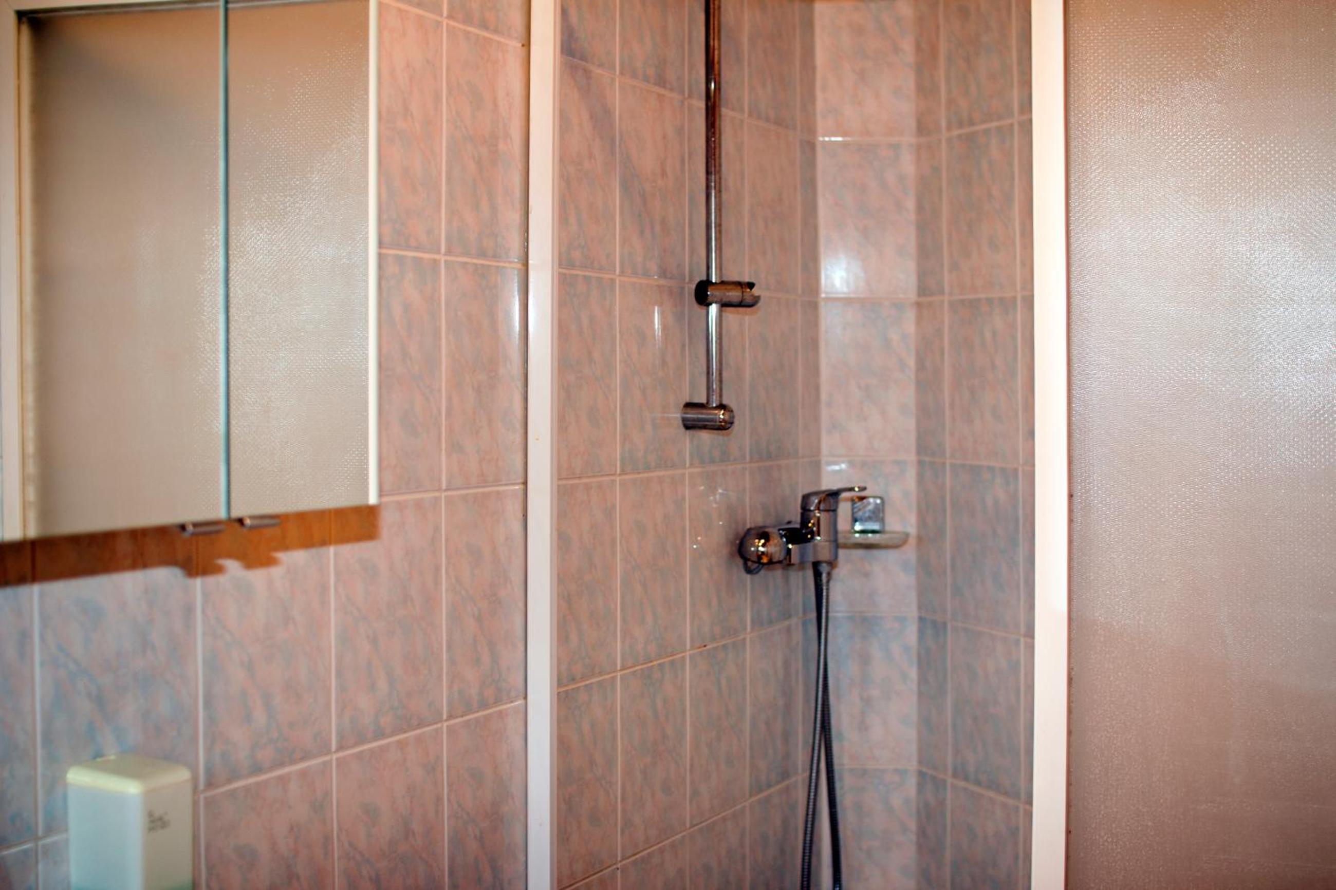 Double Room with Private Bathroom - Photo 7
