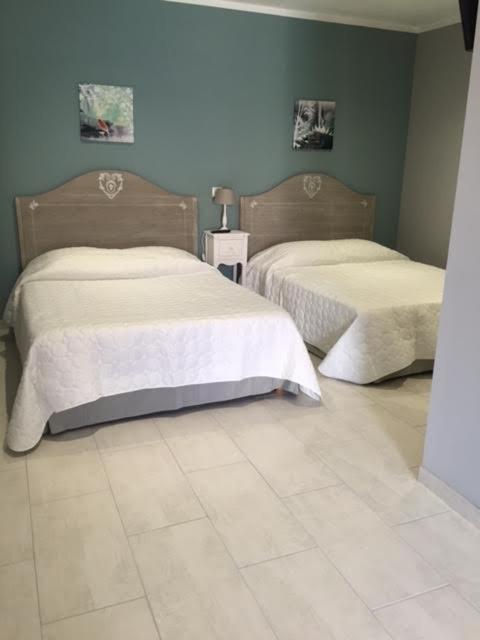 Queen Room with Two Queen Beds photo 2