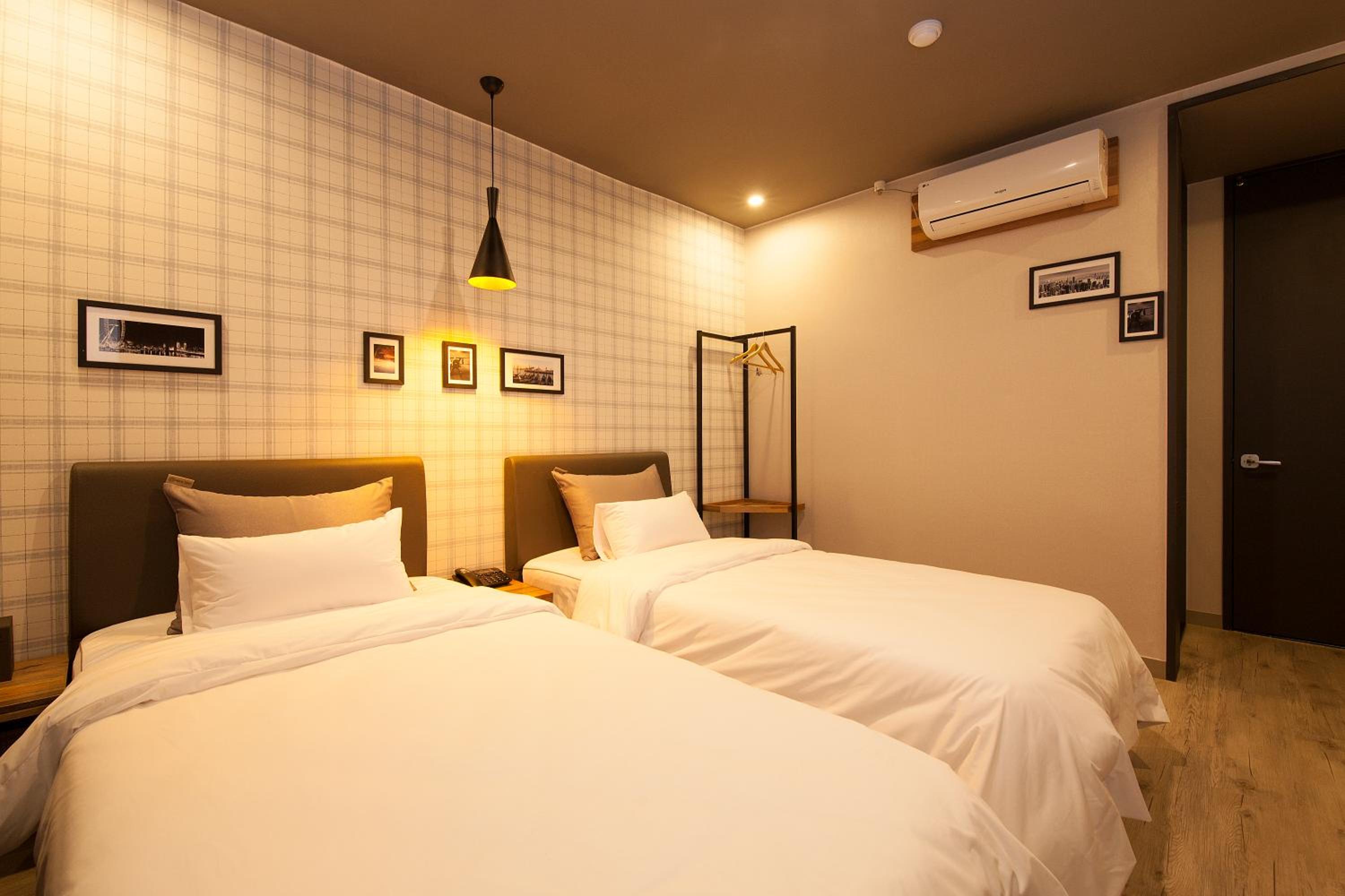 Standard Twin Room photo 3