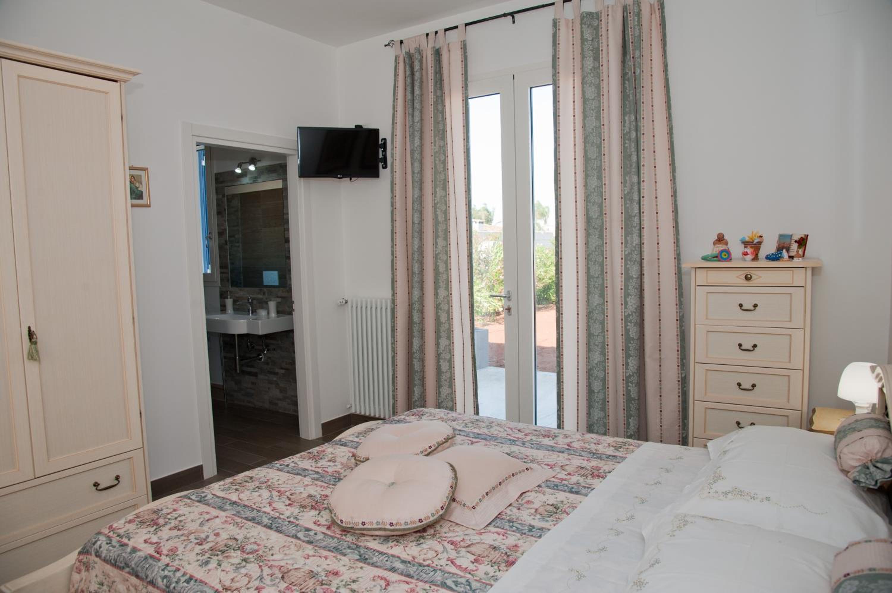 Double or Twin Room with Private Bathroom photo 1