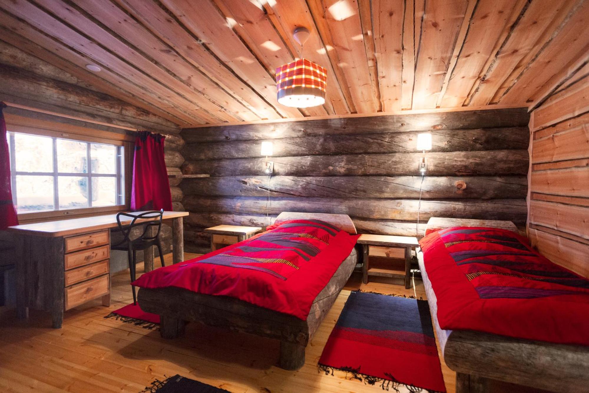 Large Chalet (West Village) - Photo 6