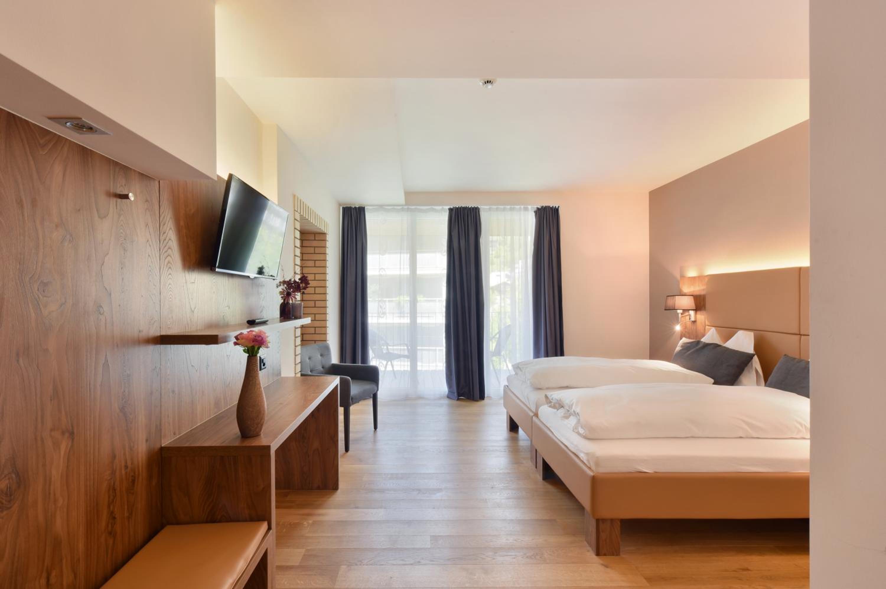 Deluxe Room with Balcony photo 2