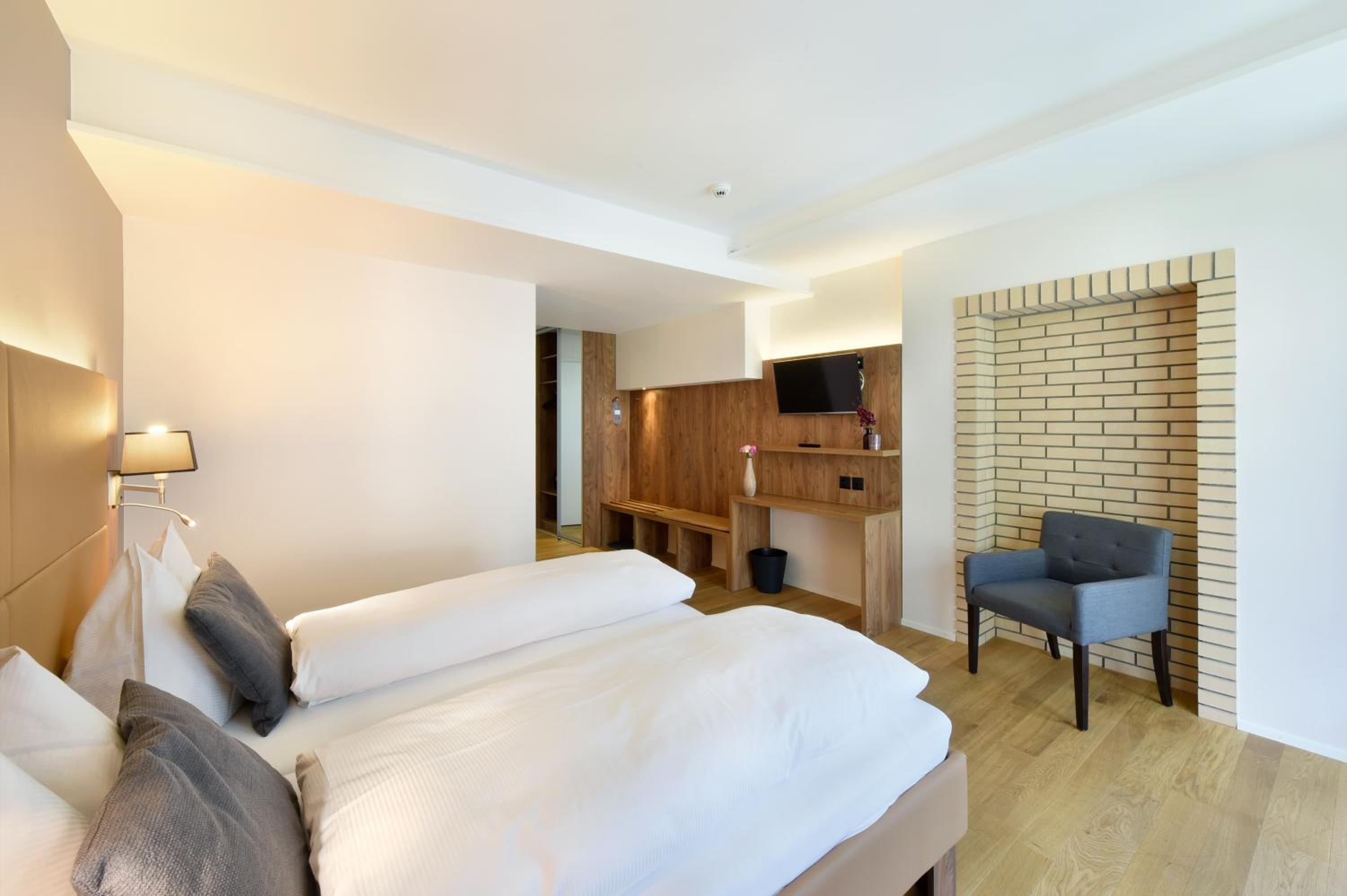 Deluxe Room with Balcony photo 3
