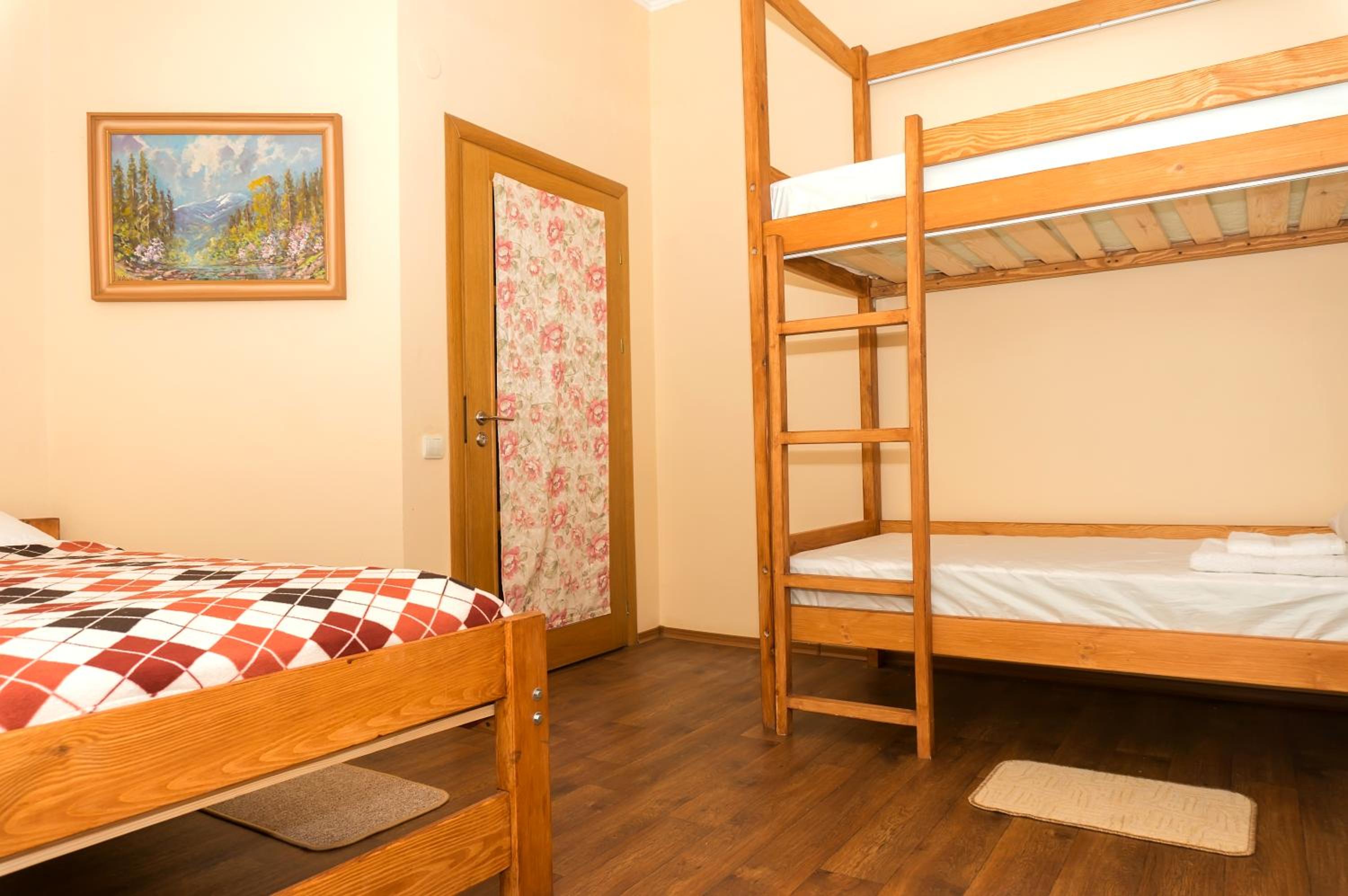 Quadruple Room with Shared Bathroom photo 2