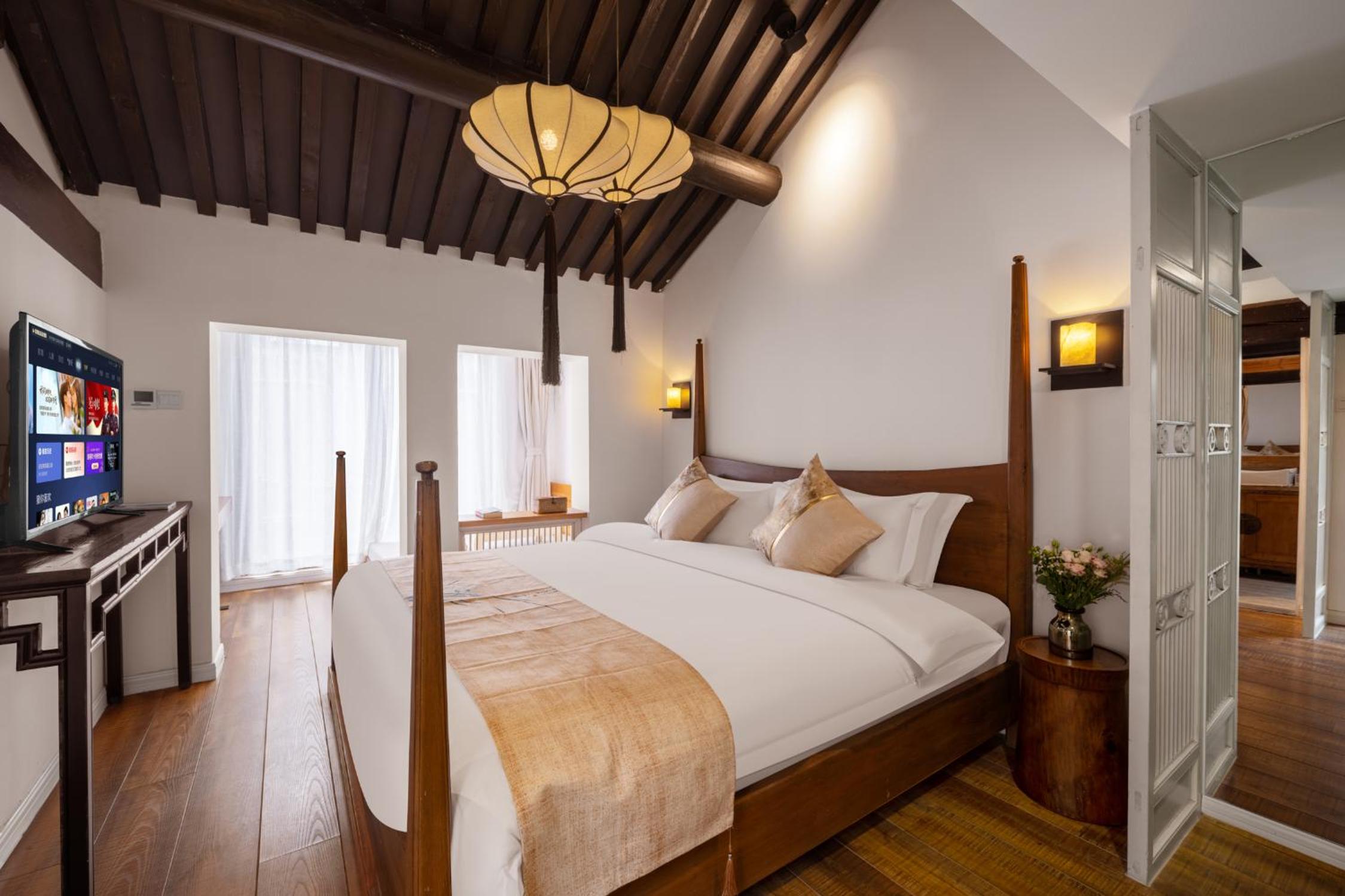 Two-Bedroom Suite with Two King Beds and Two Bathrooms