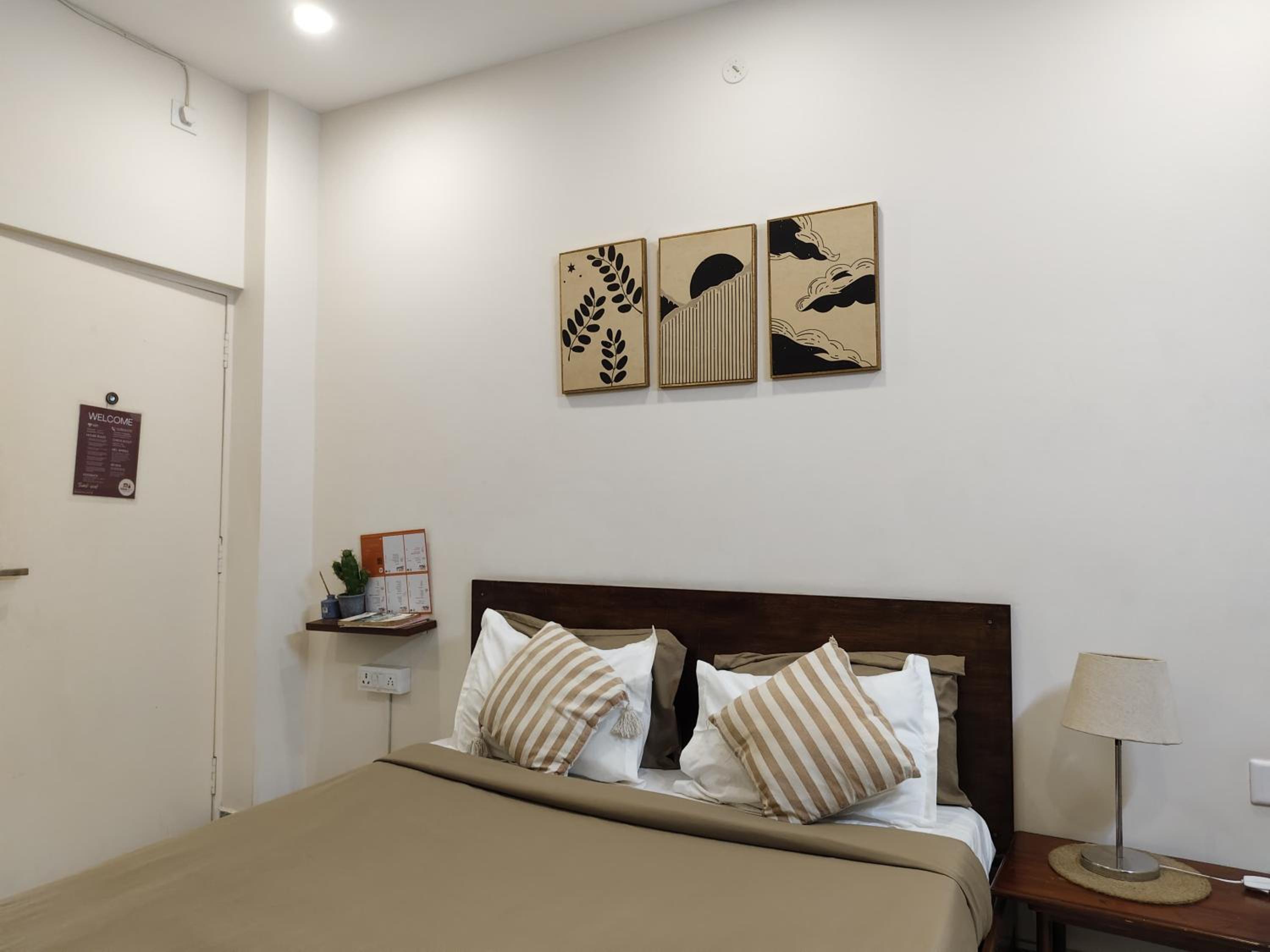 Budget Double Room - Photo 14