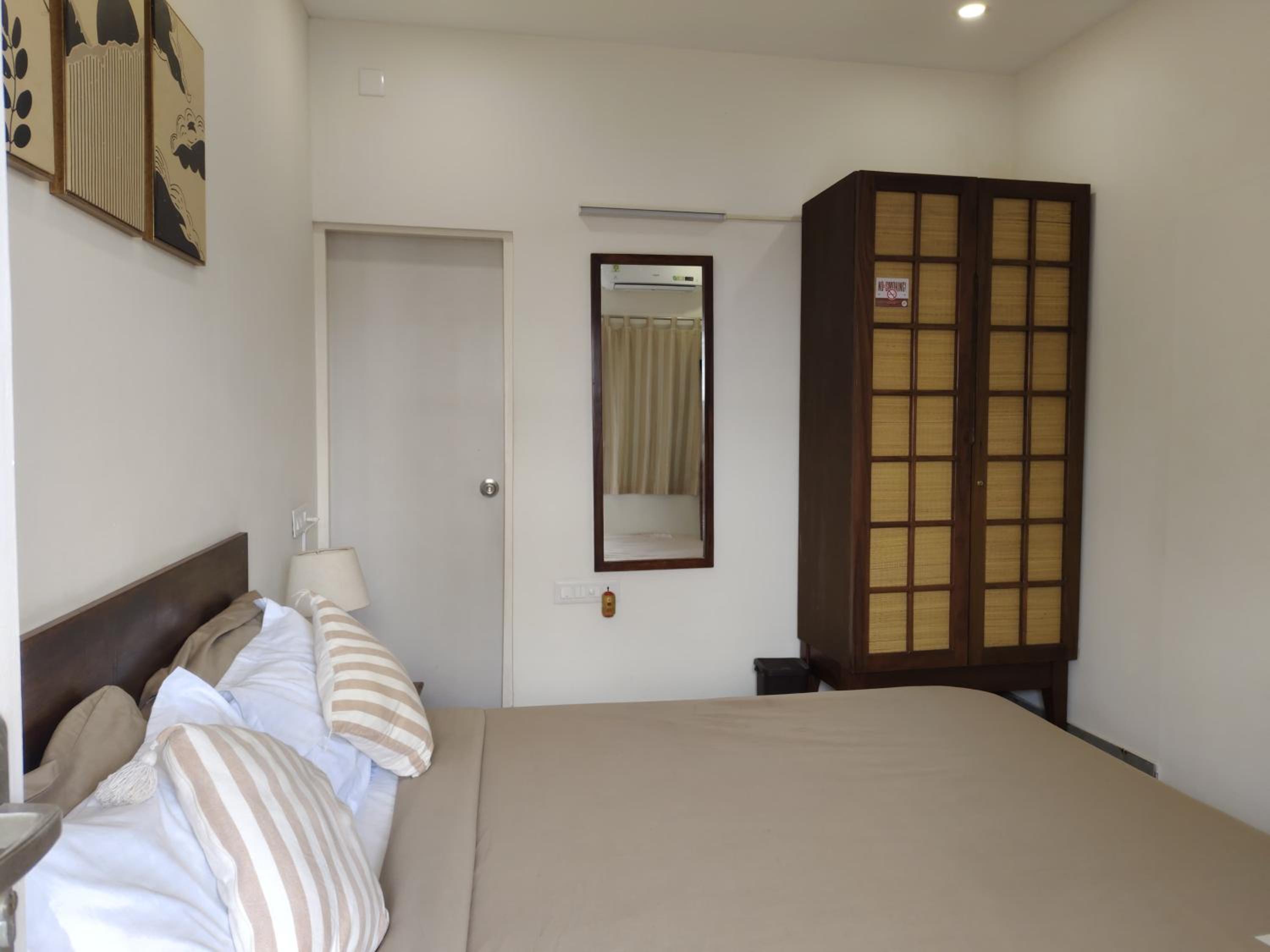 Budget Double Room - Photo 13