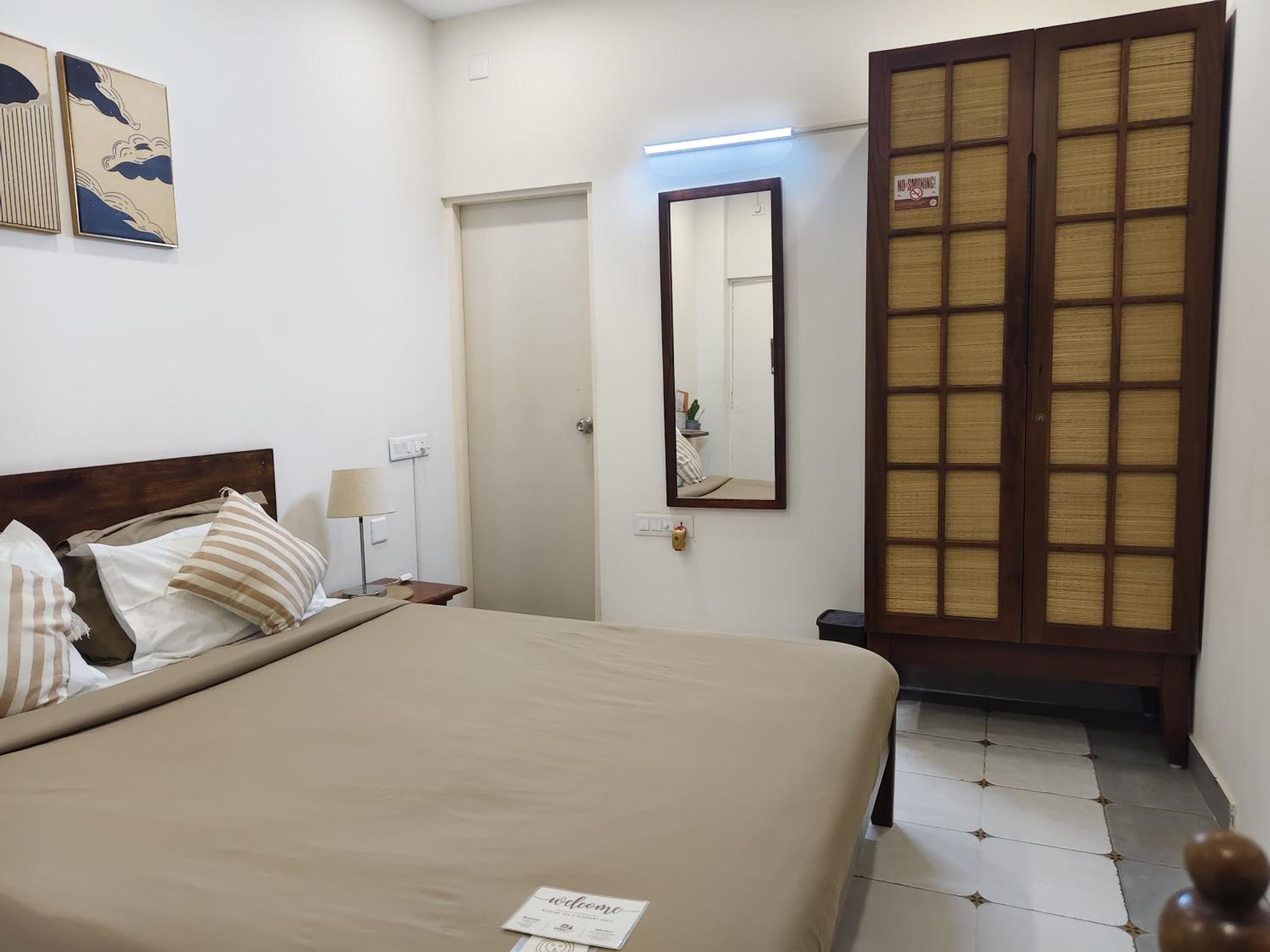 Budget Double Room - Photo 8