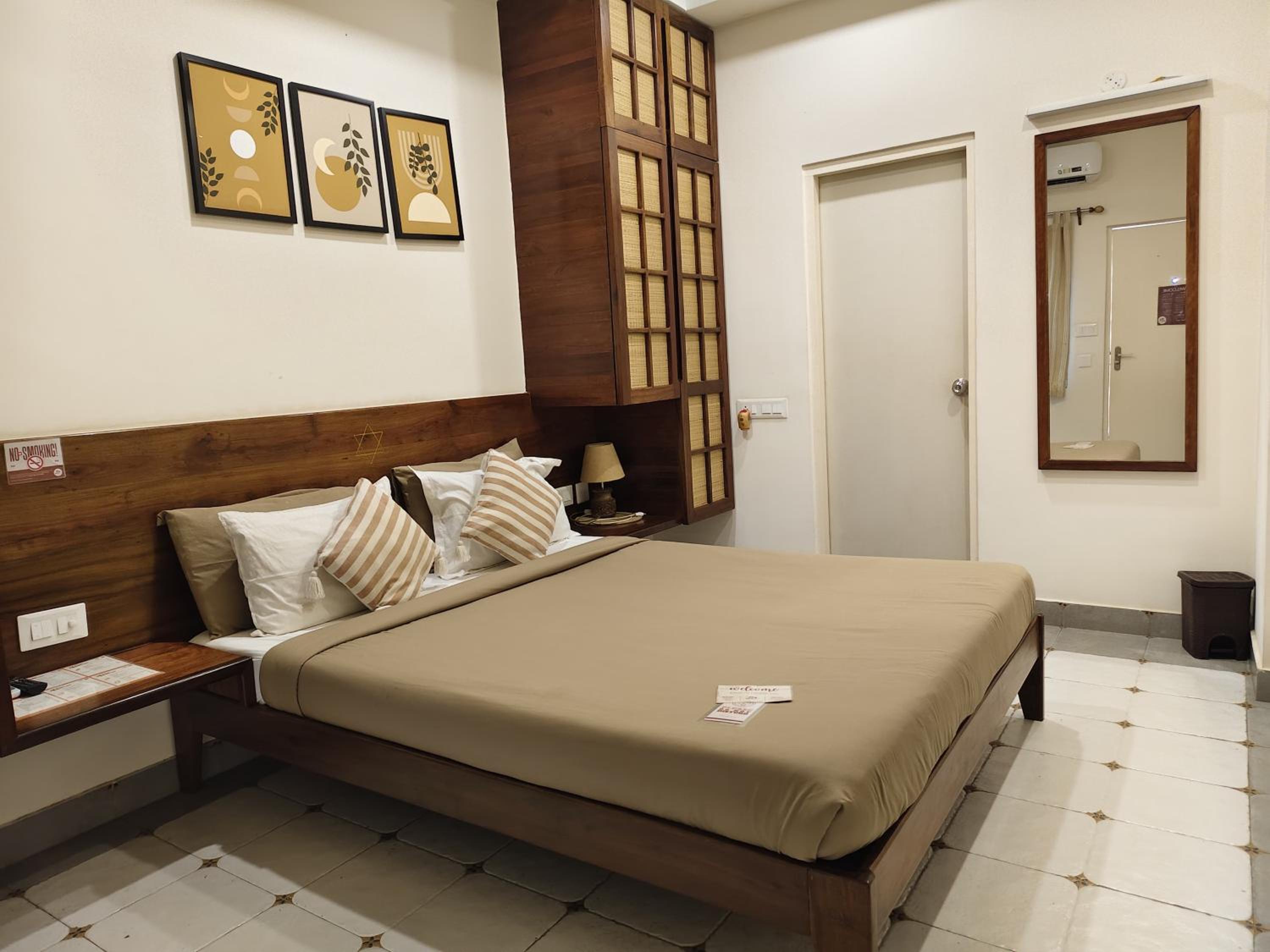 Budget Double Room - Photo 7